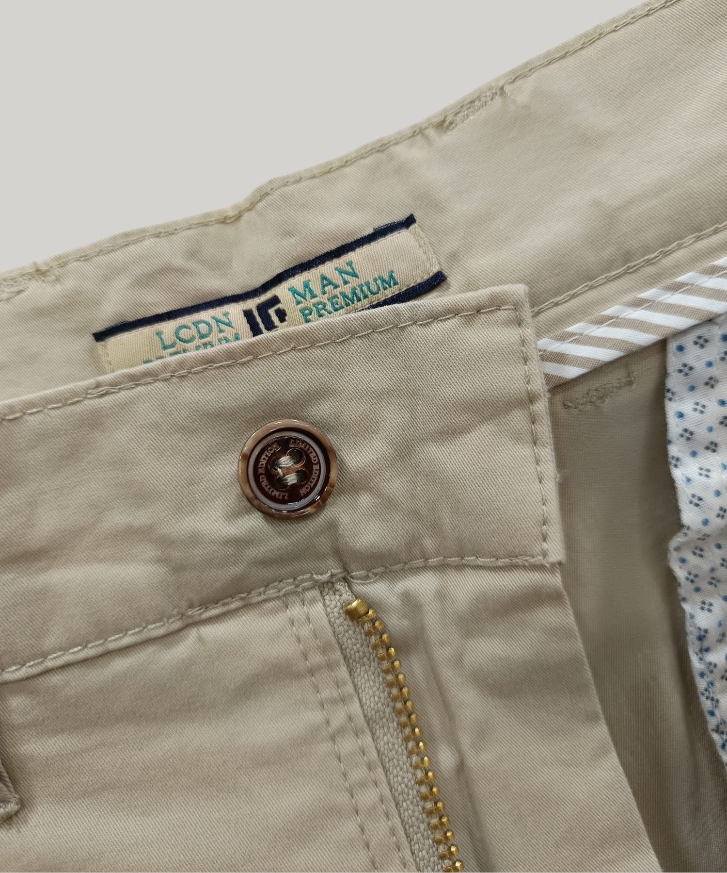 Pantalón chino style LCDN beige - Imagen 2
