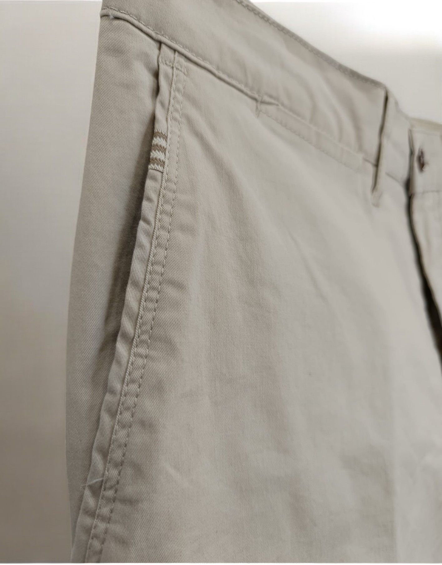 Pantalón chino style LCDN beige - Imagen 3