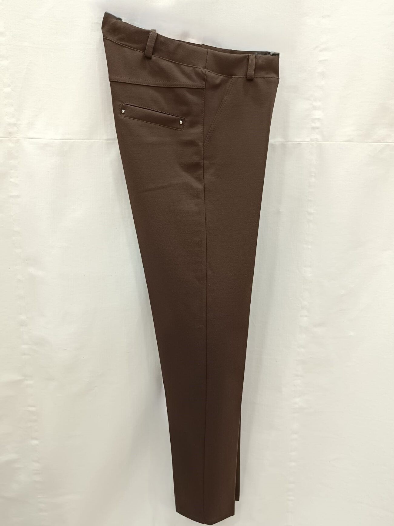 Pantalón de punto marrón tiro alto corte chino mujer