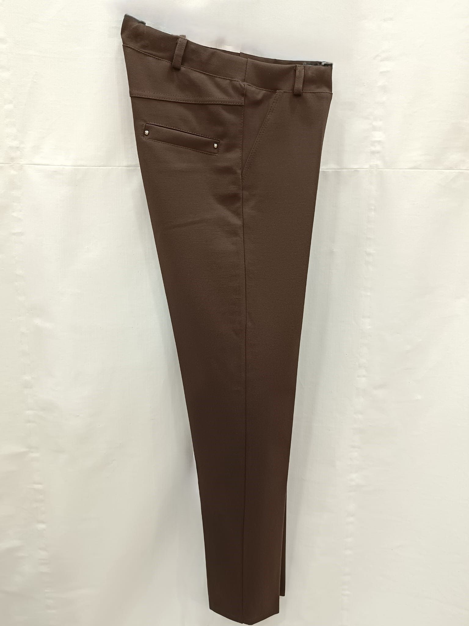 Pantalón de punto marrón tiro alto corte chino mujer