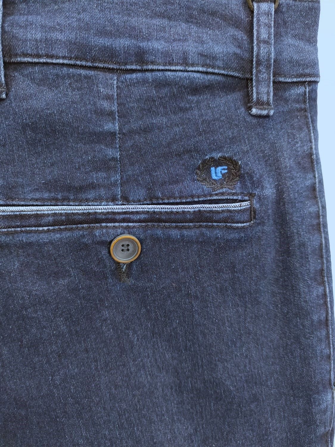 Pantalón vaquero elástico corte chino de tiro alto LCDN hombre - Imagen 4