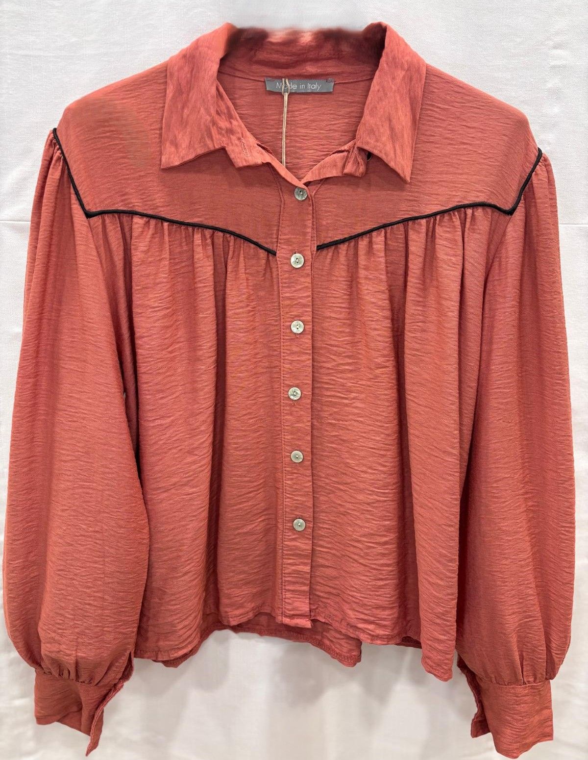 Blusa fluida mujer con ribete en contraste