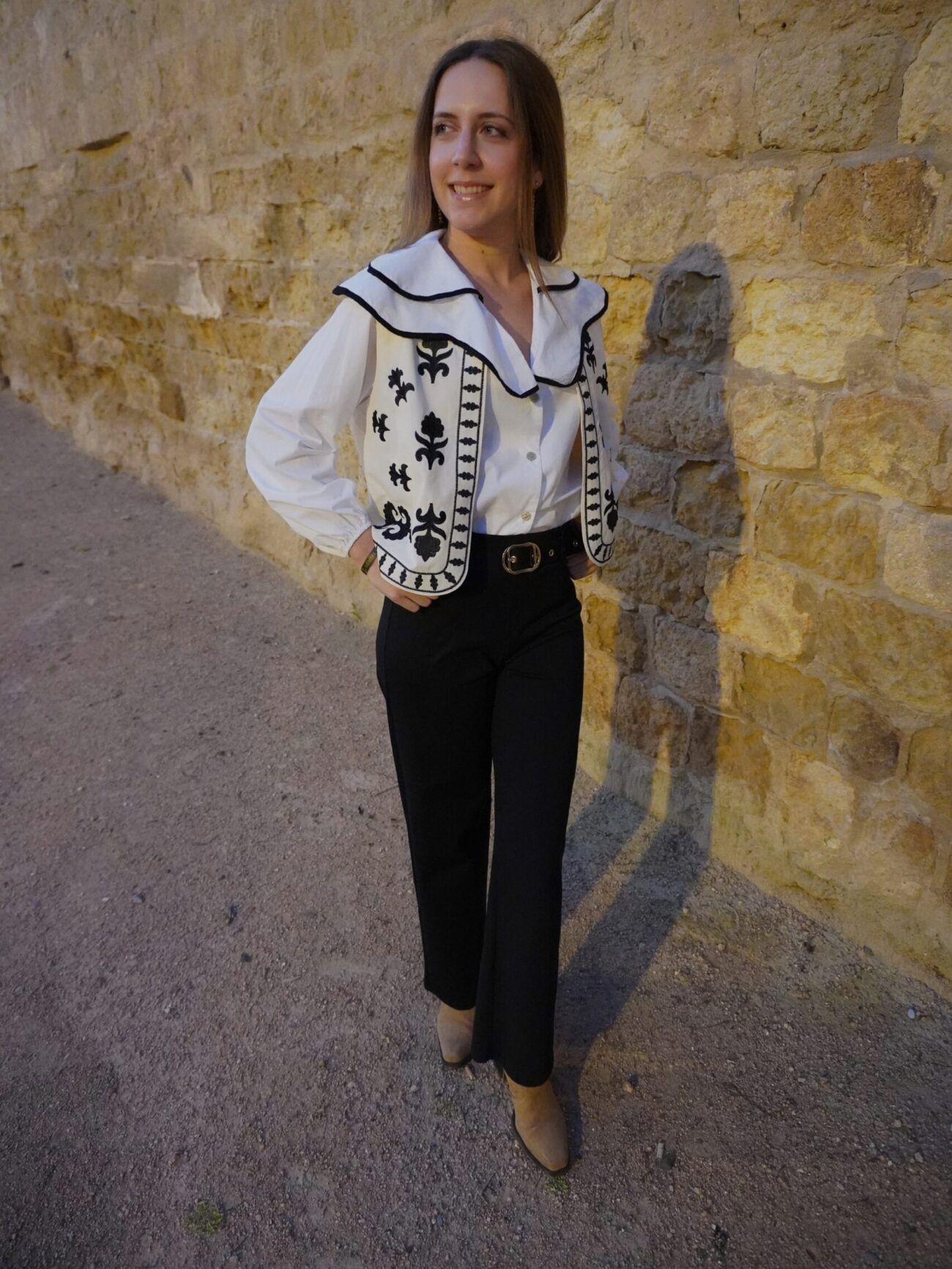 Pantalón de punto elástico mujer tiro alto con cinturón negro