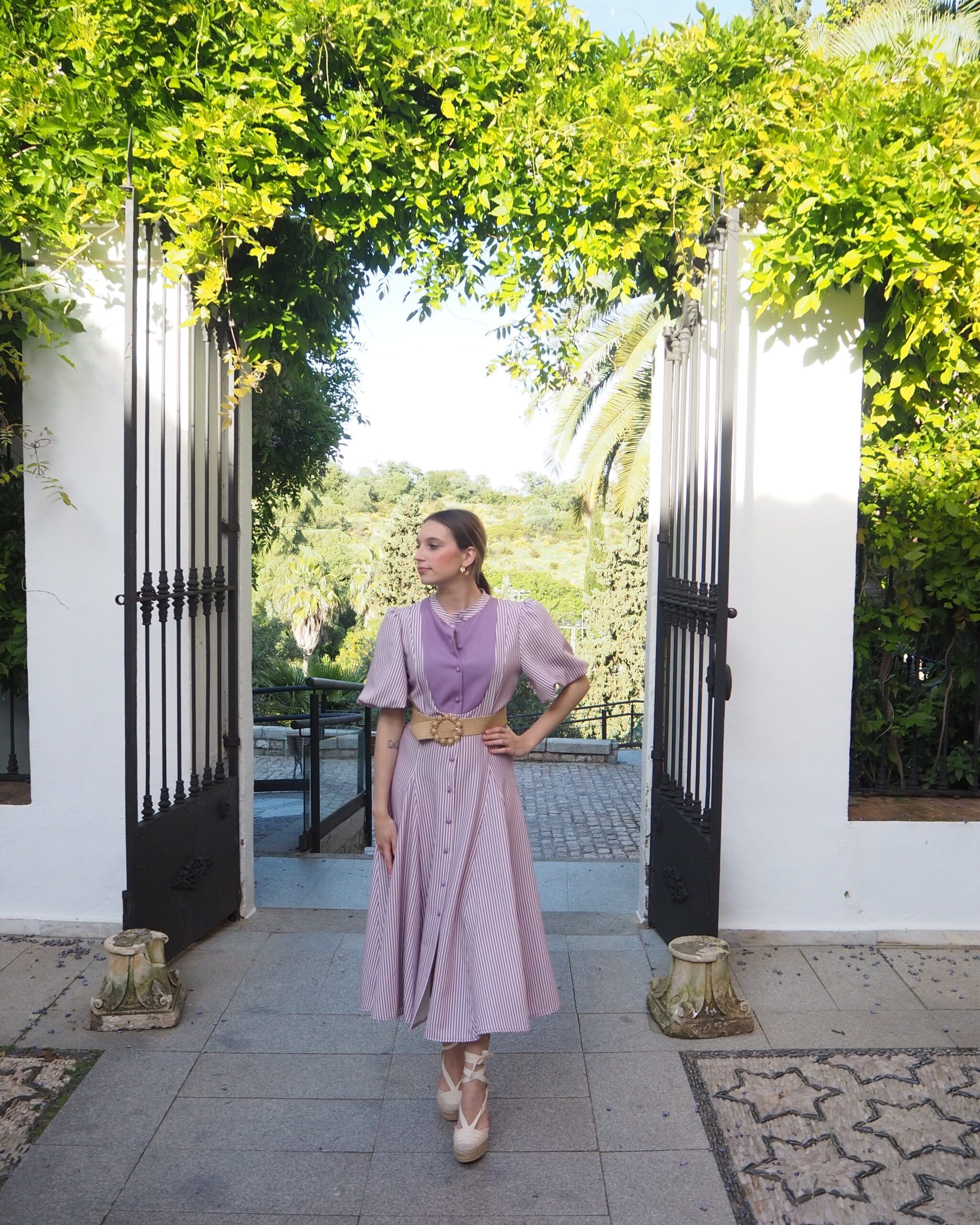 Vestido de rayas midi con pechera y falda vuelo mujer - Imagen 7