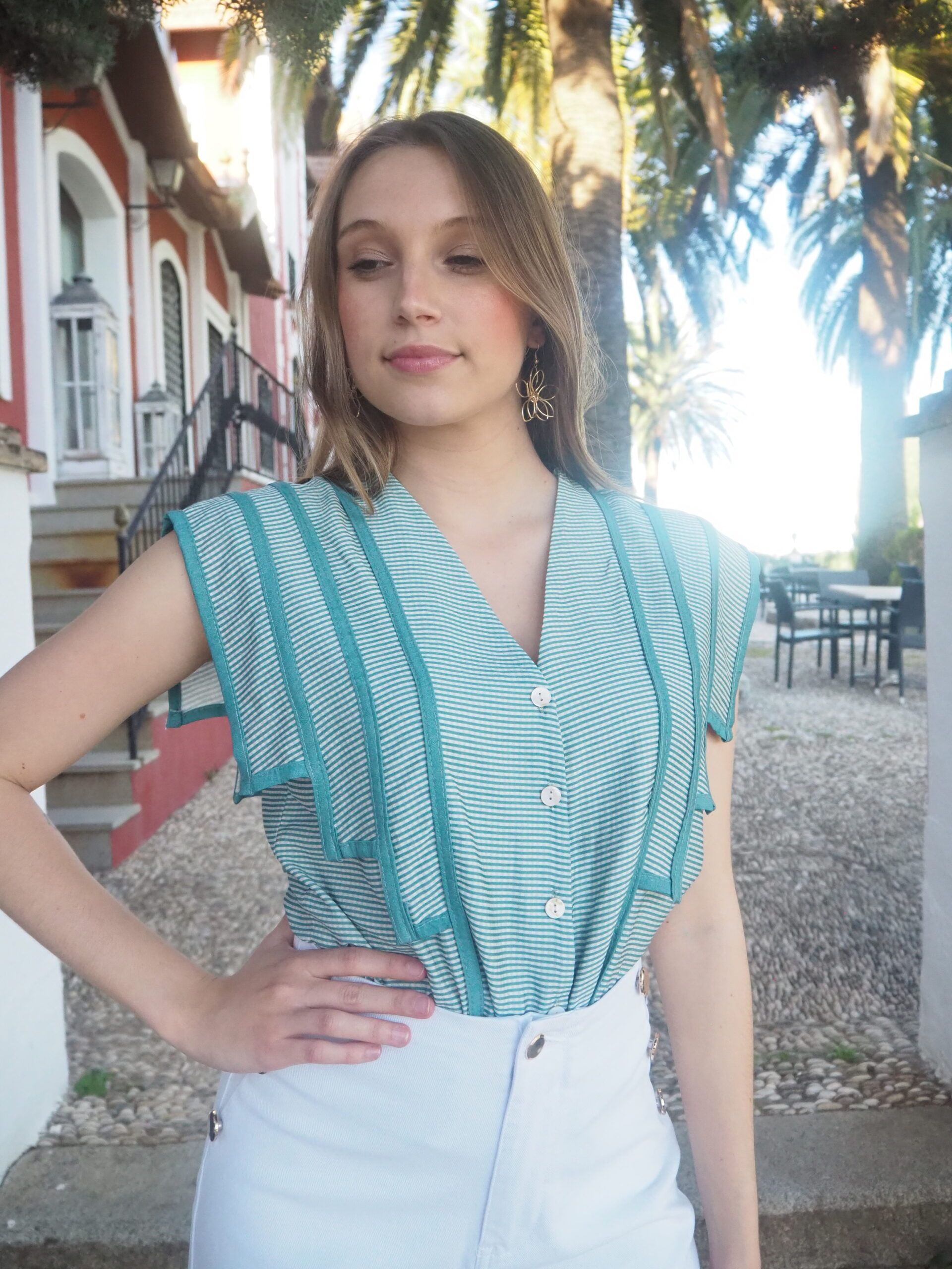 Blusa vichy abotonada con capa verde - Imagen 5