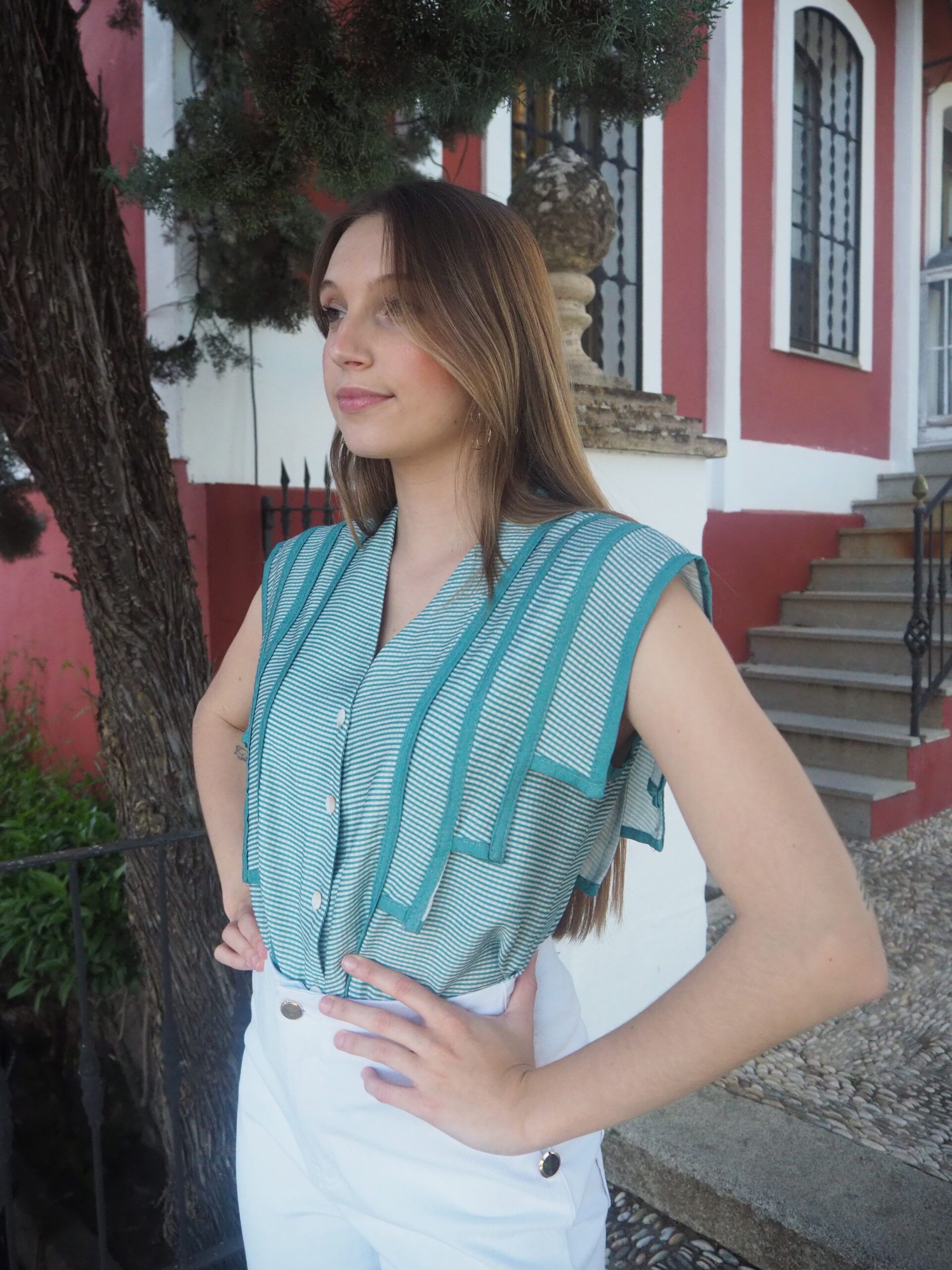 Blusa vichy abotonada con capa verde - Imagen 3