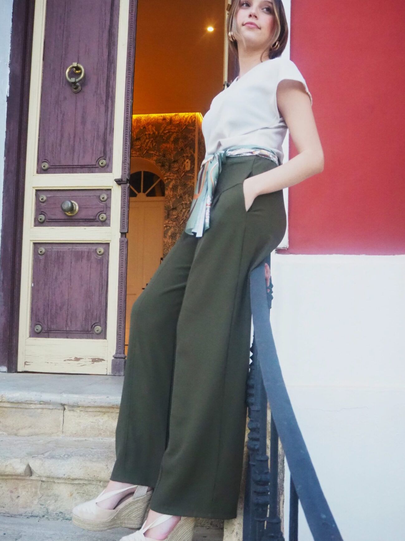 Pantalón fluido mujer con pañuelo verde