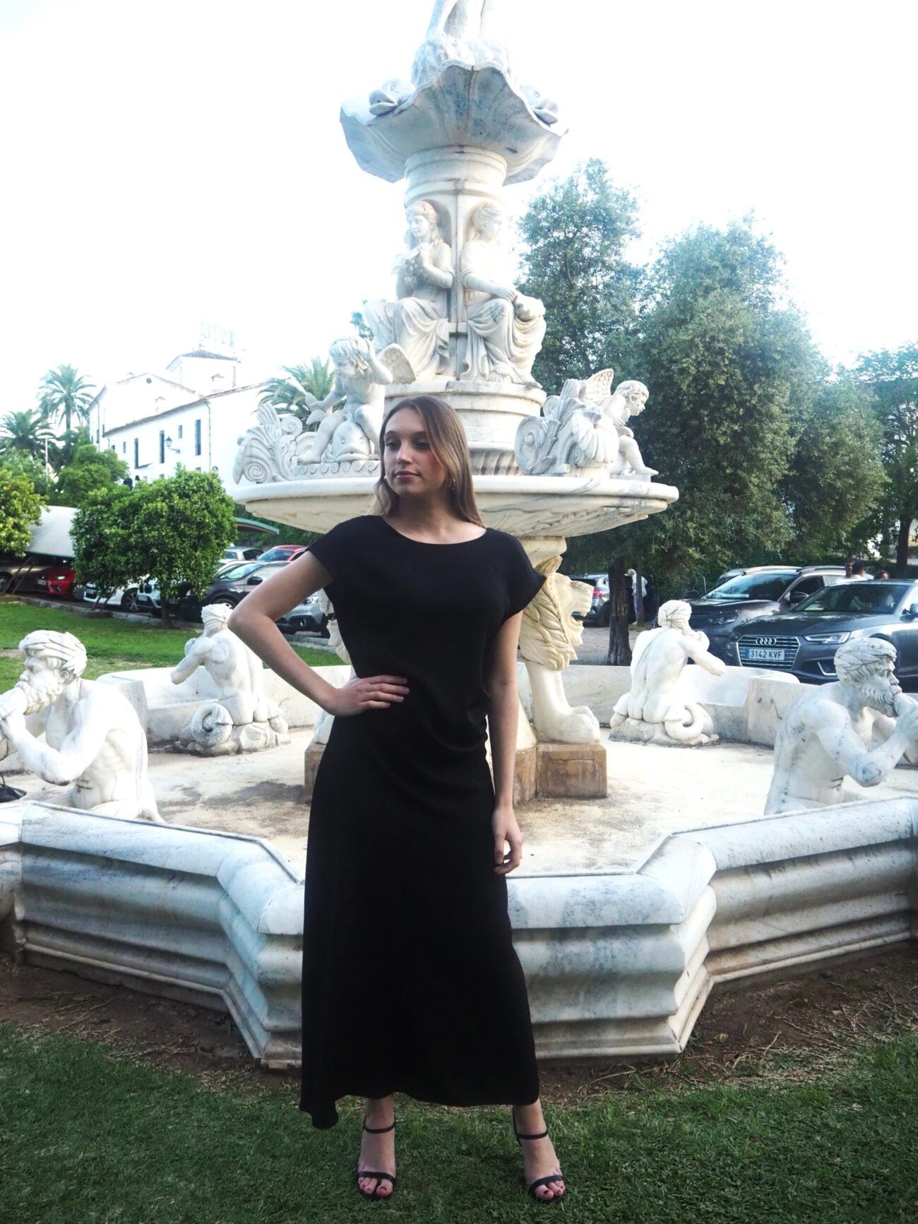 vestido de satén fluido con espalda abierta mujer