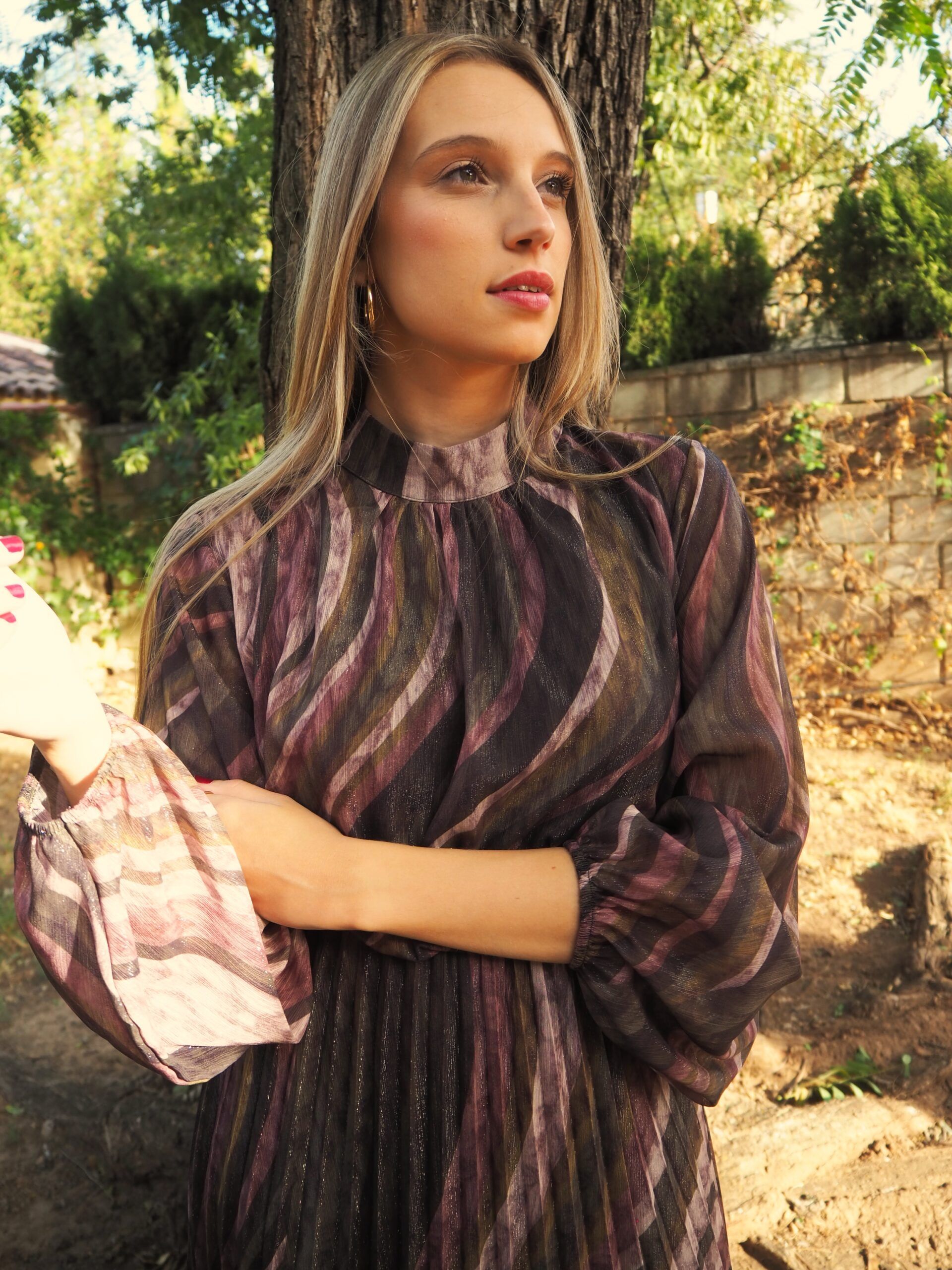 Vestido gasa mujer midi plisado con hilo dorado - Imagen 3