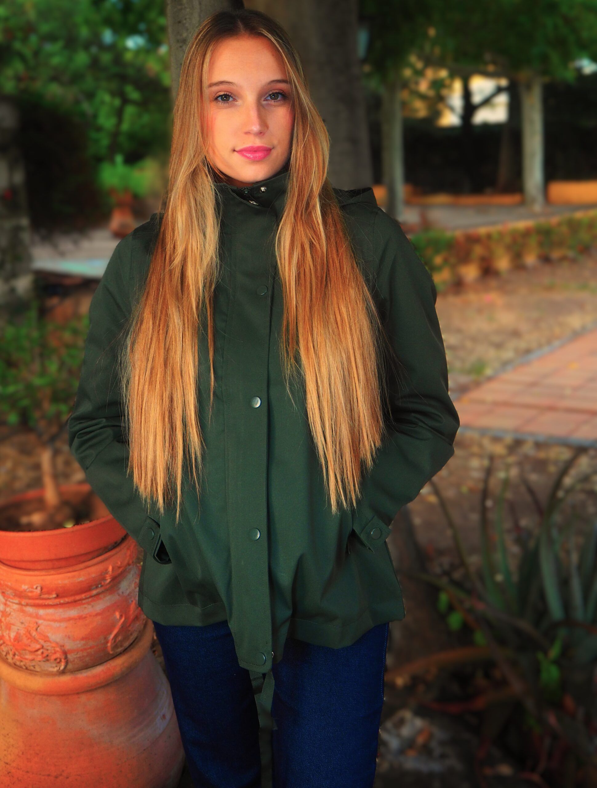 Parka repelente al agua con capucha desmontable verde mujer - Imagen 3