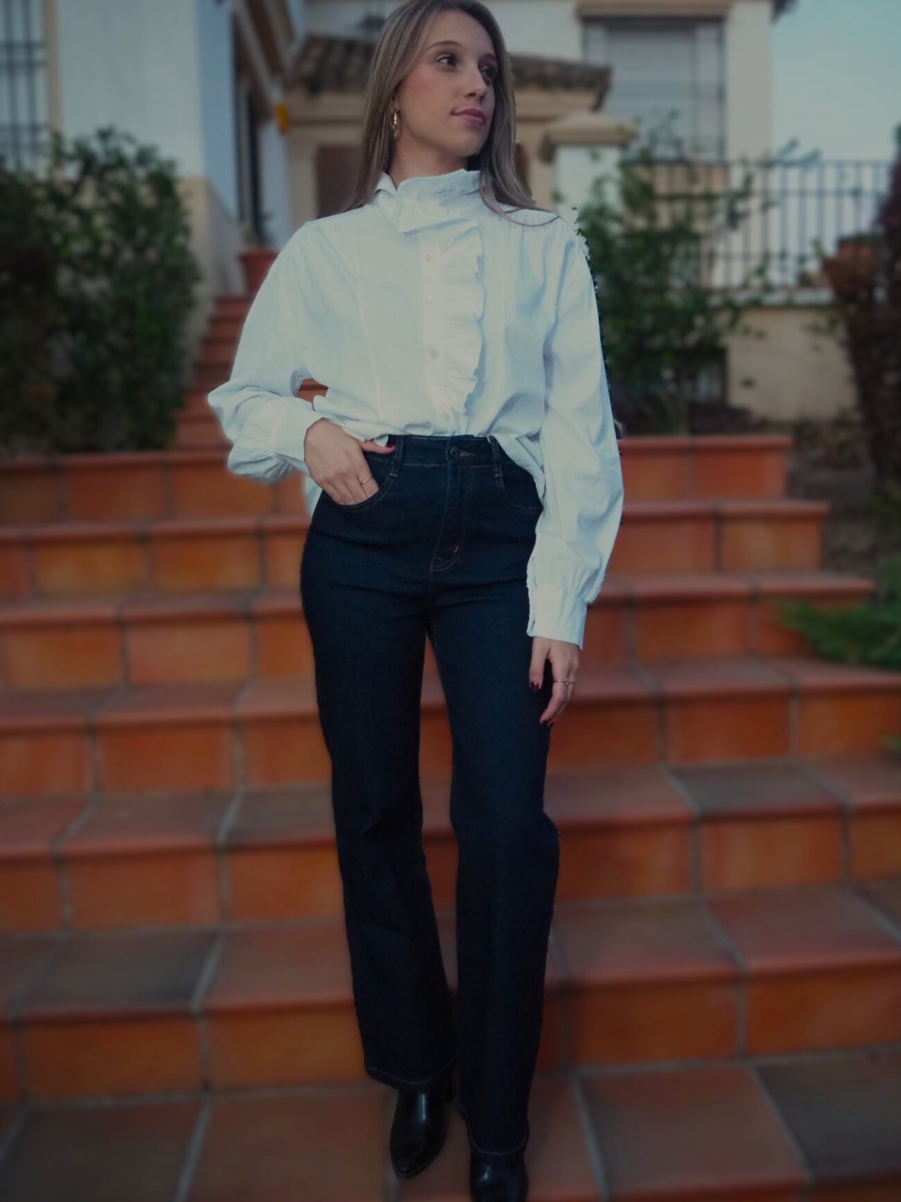 Blusa algodón blanca cuello alzado mujer