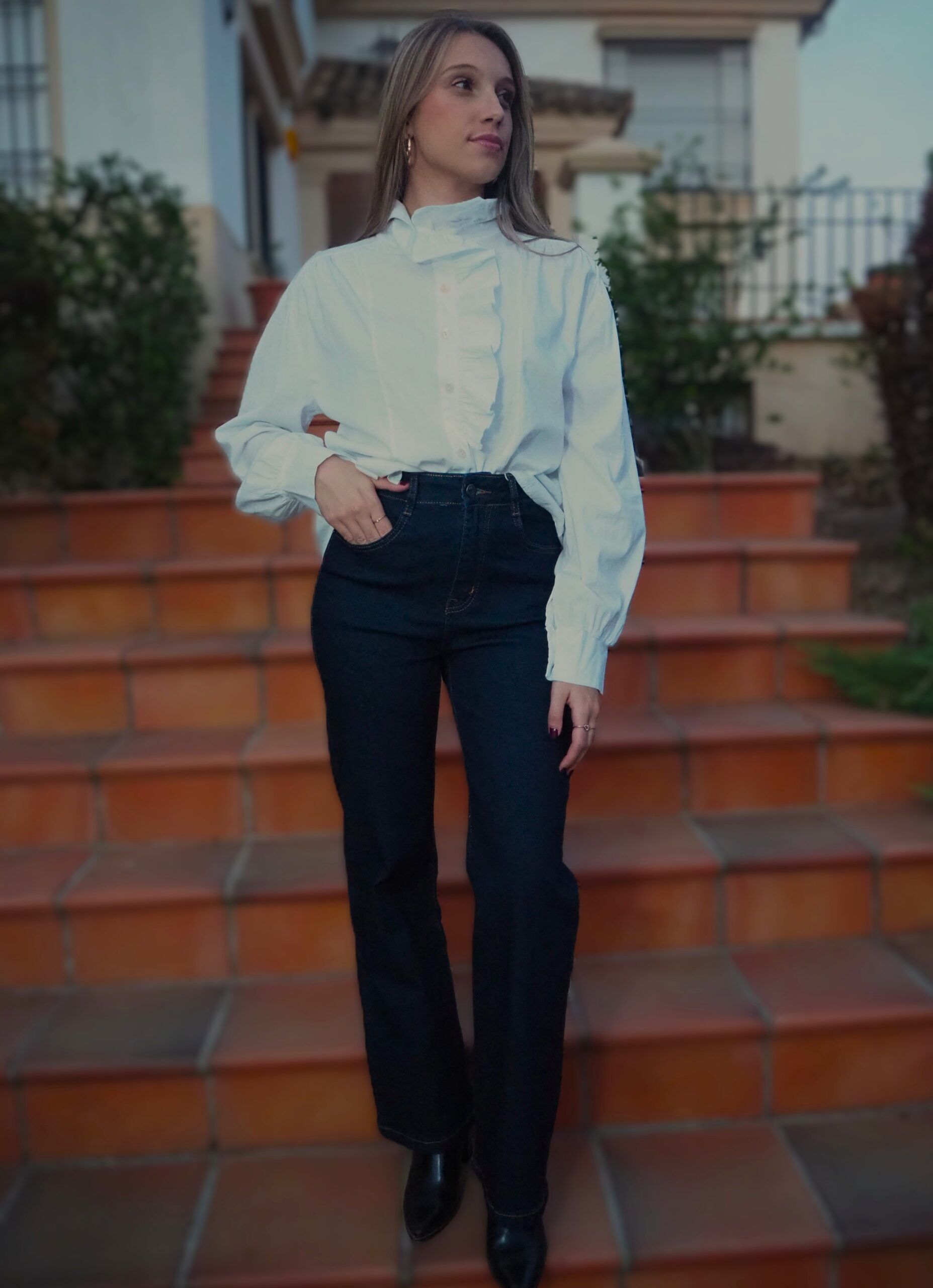 Blusa algodón blanca cuello alzado mujer