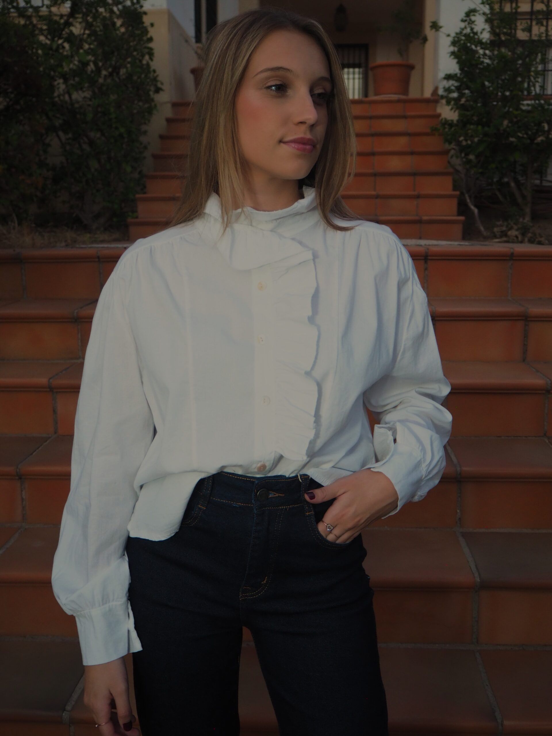 Blusa algodón blanca cuello alzado mujer - Imagen 4