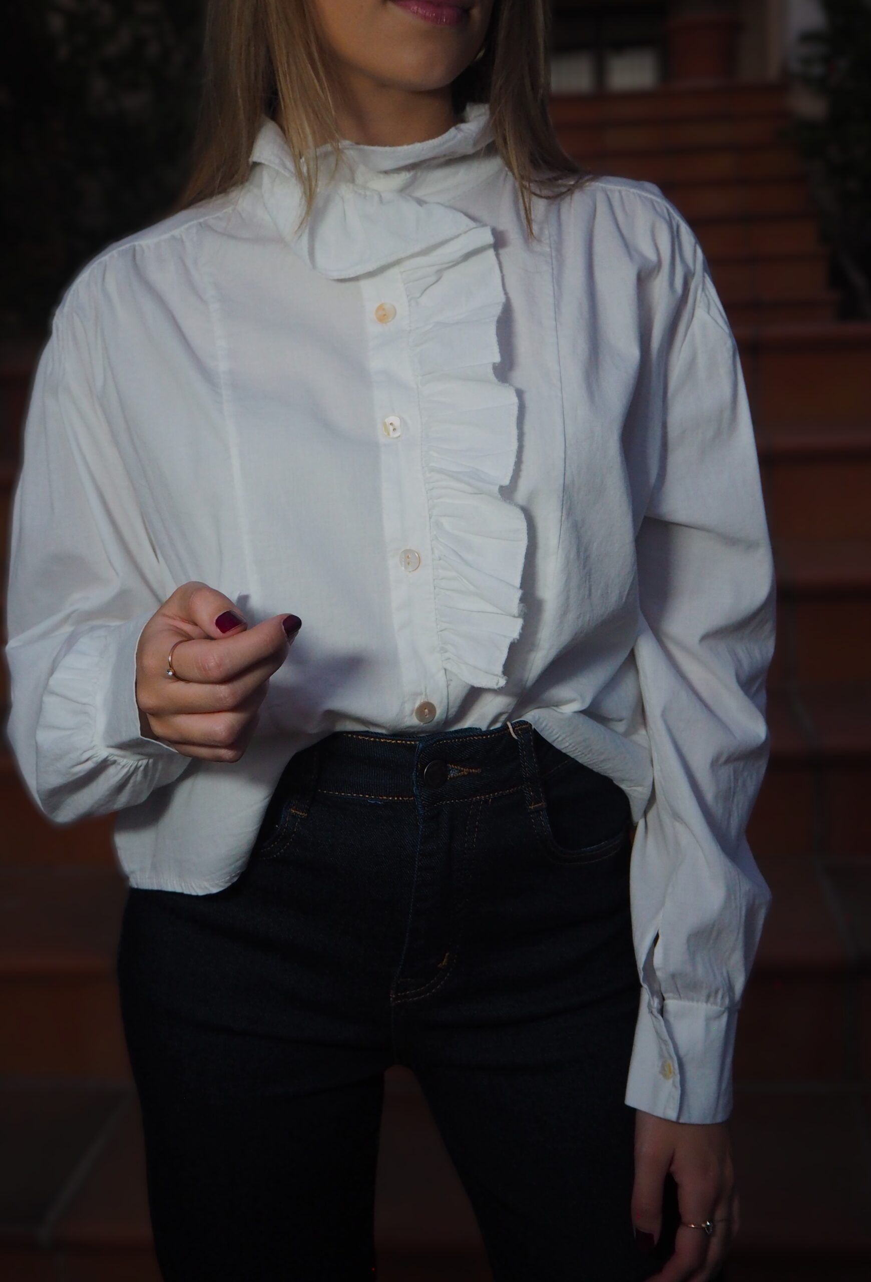 Blusa algodón blanca cuello alzado mujer - Imagen 2