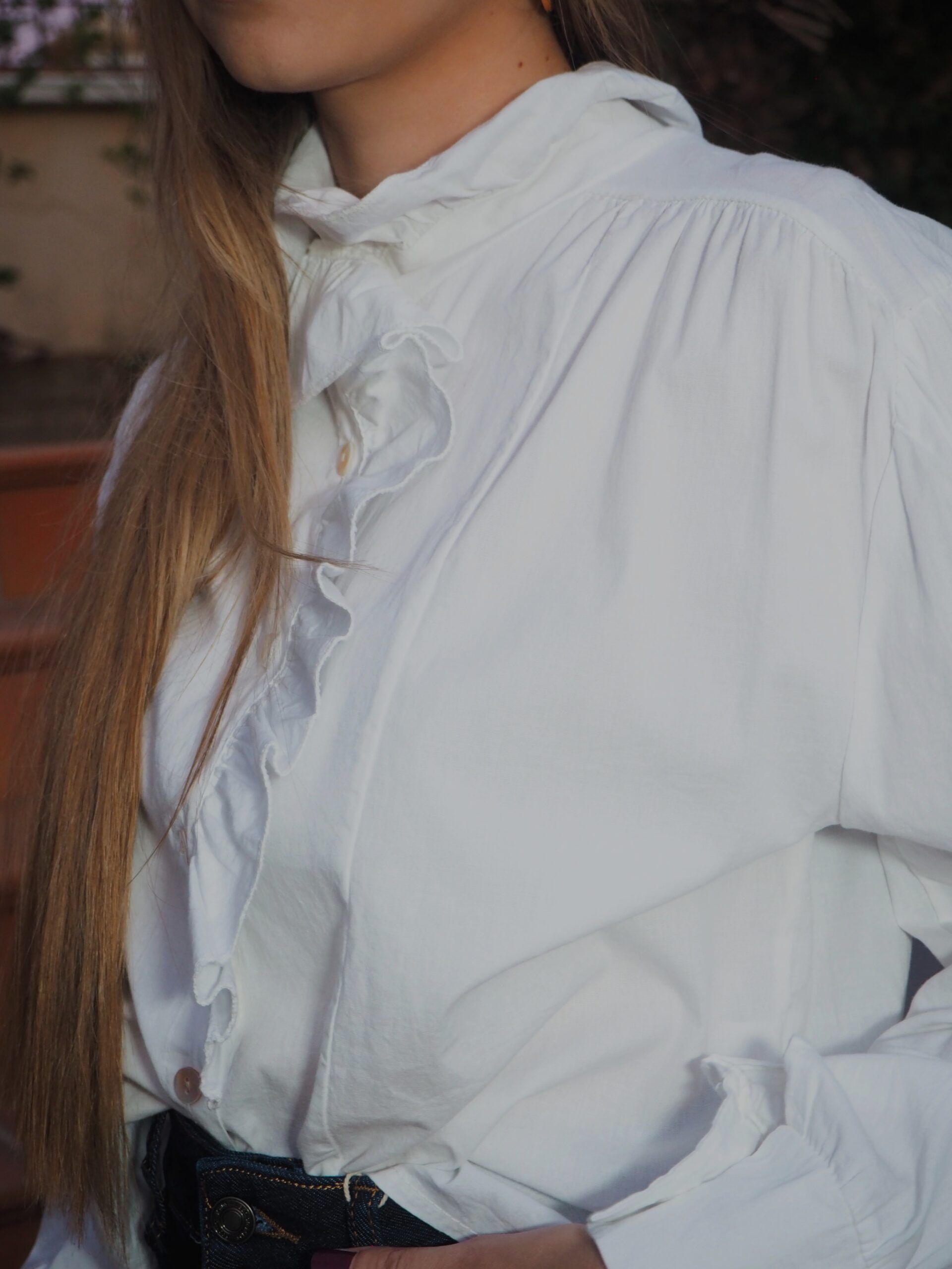 Blusa algodón blanca cuello alzado mujer - Imagen 3