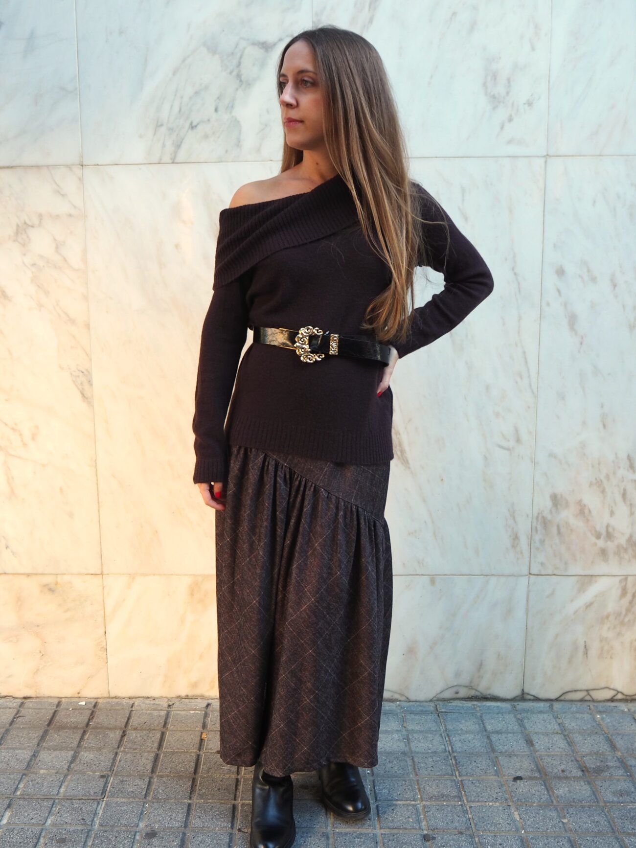 Falda midi cuadros corte diagonal a la cadera mujer