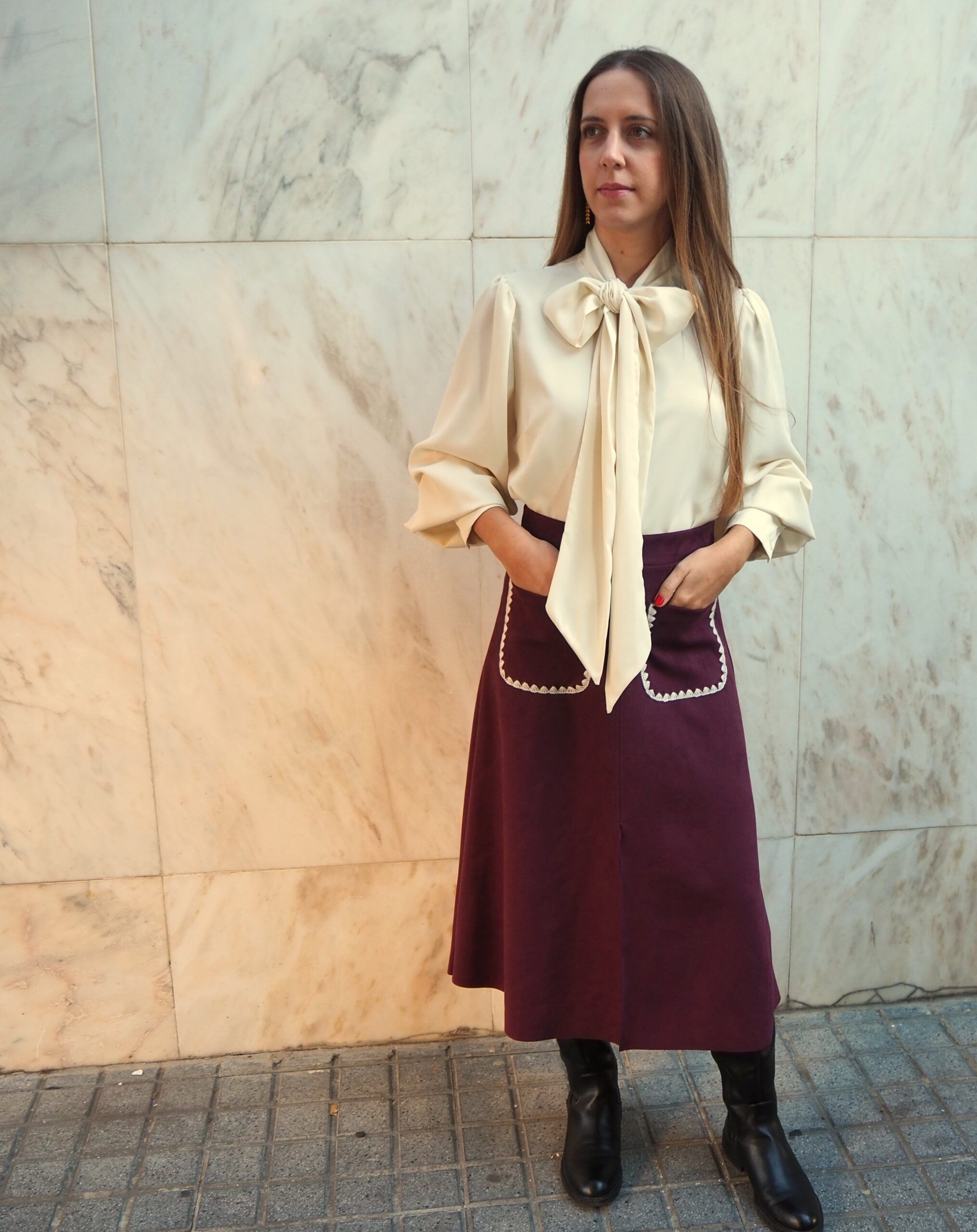Falda midi antelina con bolsillos granate mujer - Imagen 2