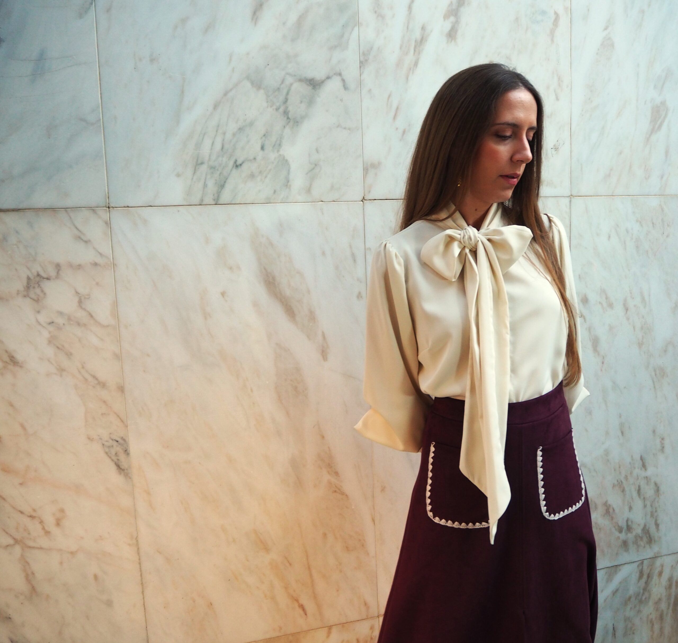 Falda midi antelina con bolsillos granate mujer - Imagen 5