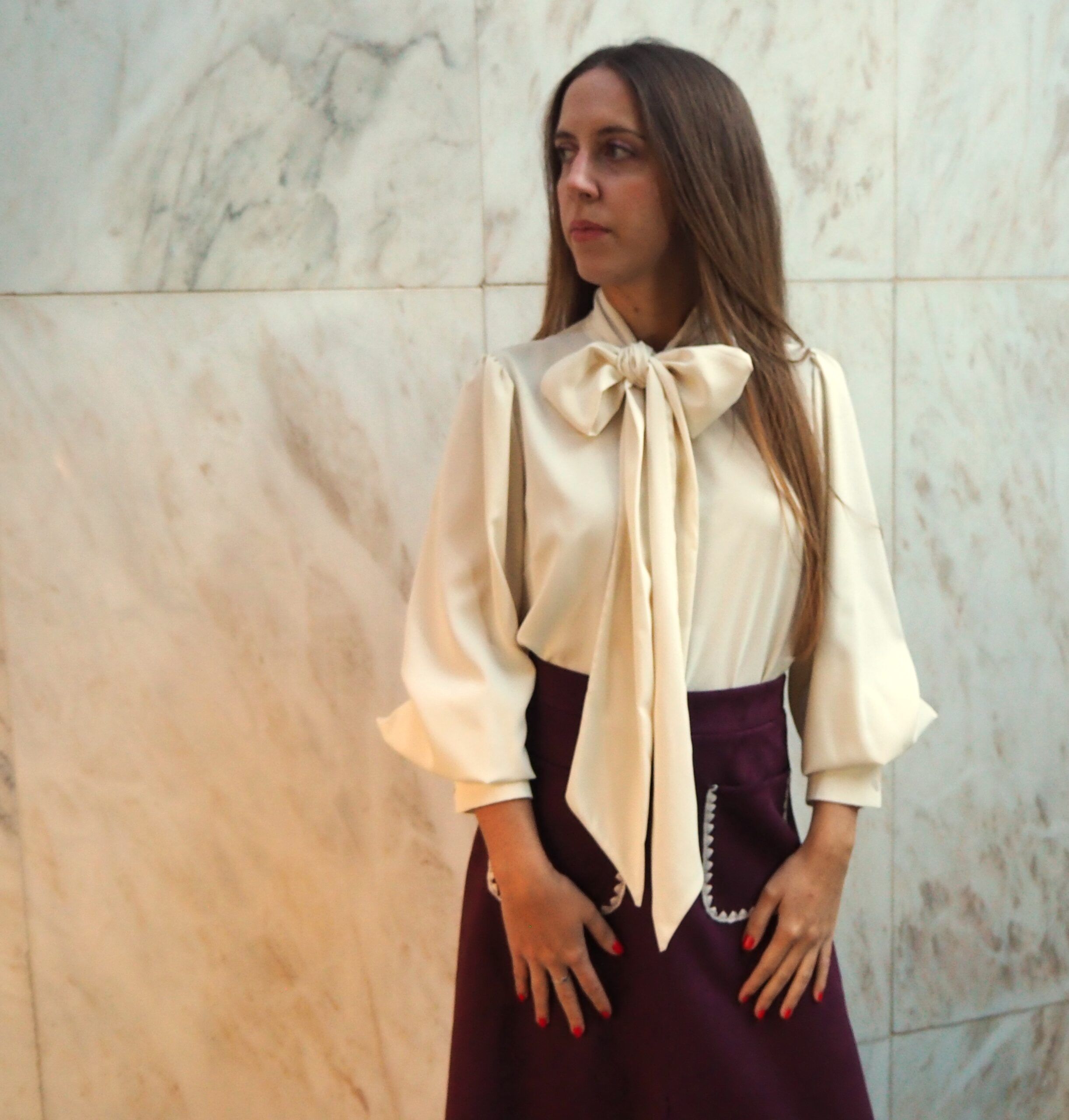 Blusa fluida con lazada cuello y manga abullonada - Imagen 3