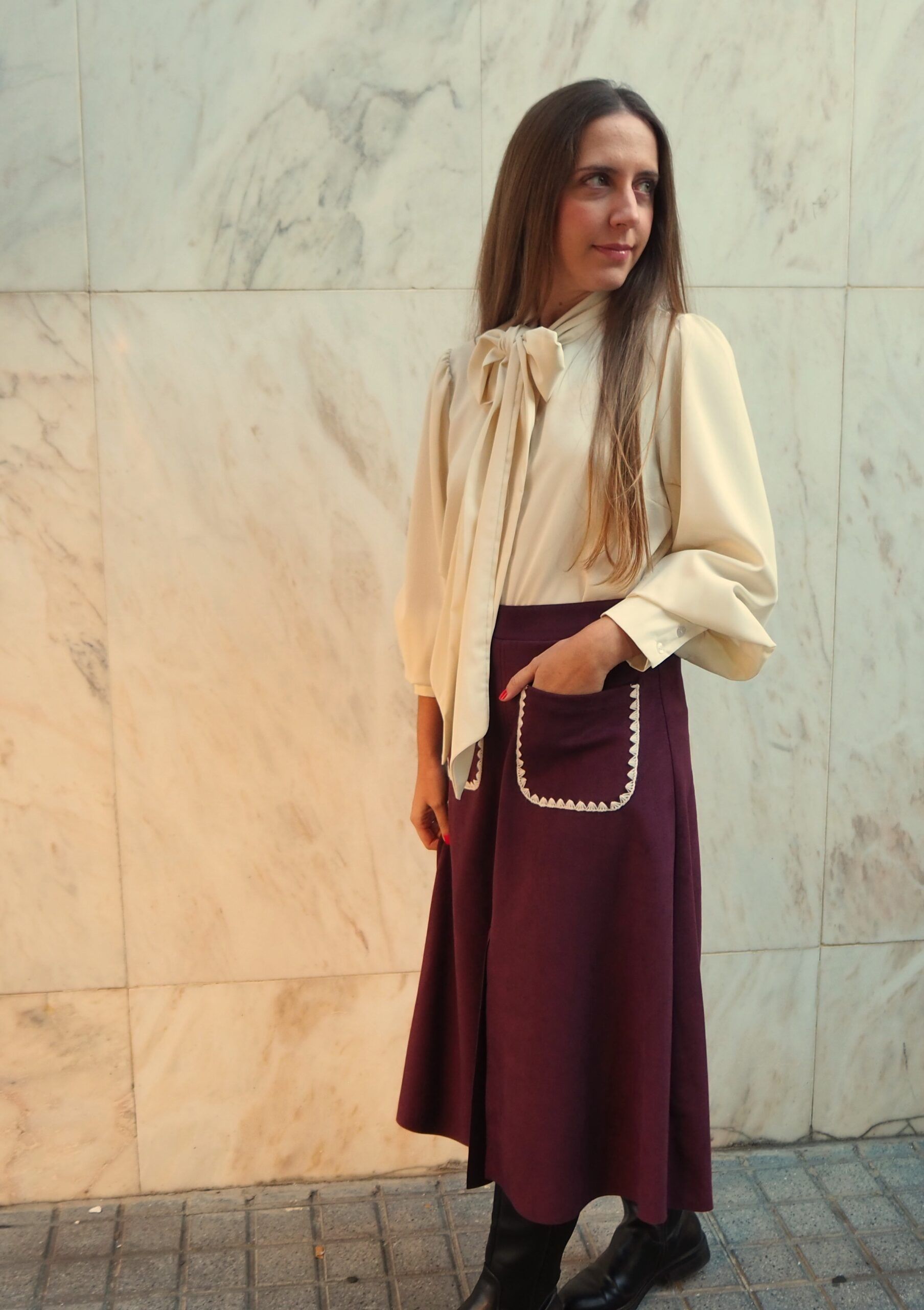 Falda midi antelina con bolsillos granate mujer - Imagen 3