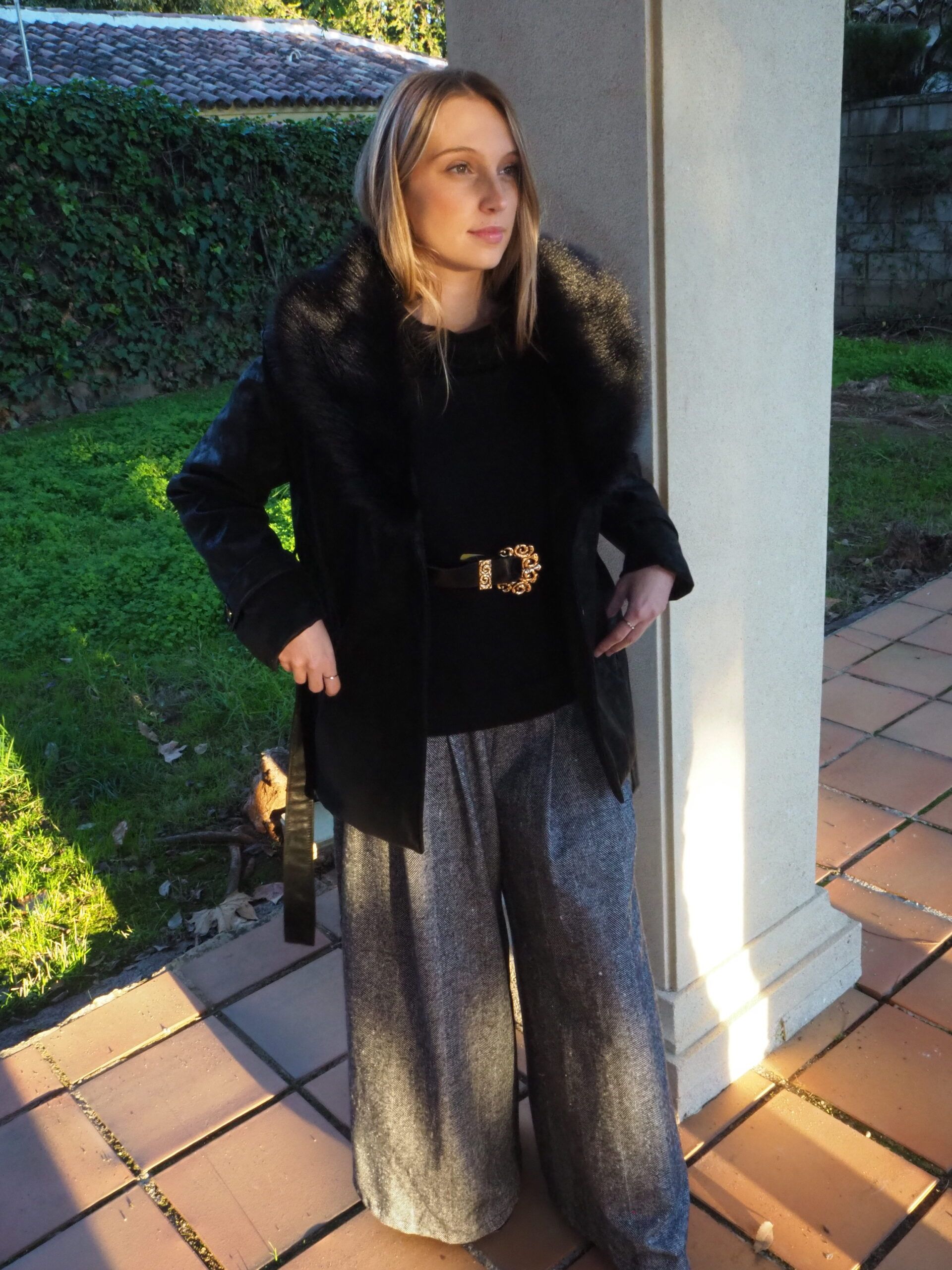 Chaqueta encerada acolchada cuello pelo y cinturón negro mujer - Imagen 7