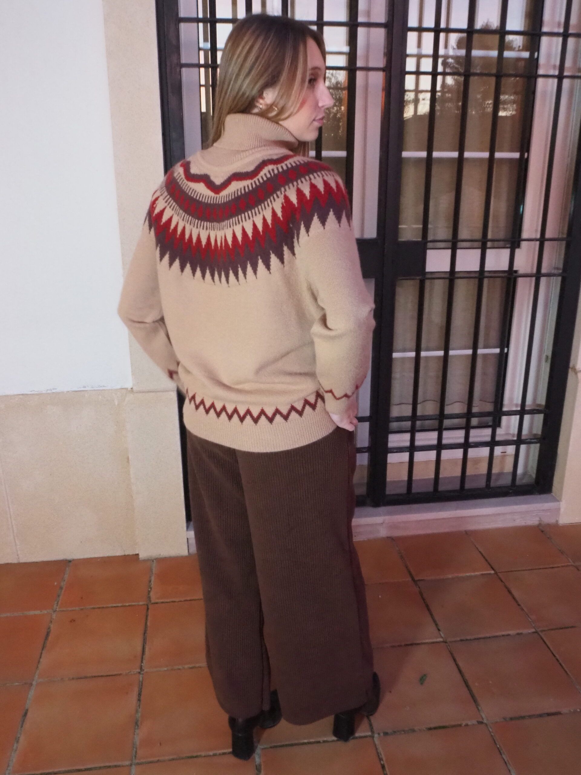 Jersey jacquard de cuello vuelto para mujer - Imagen 3