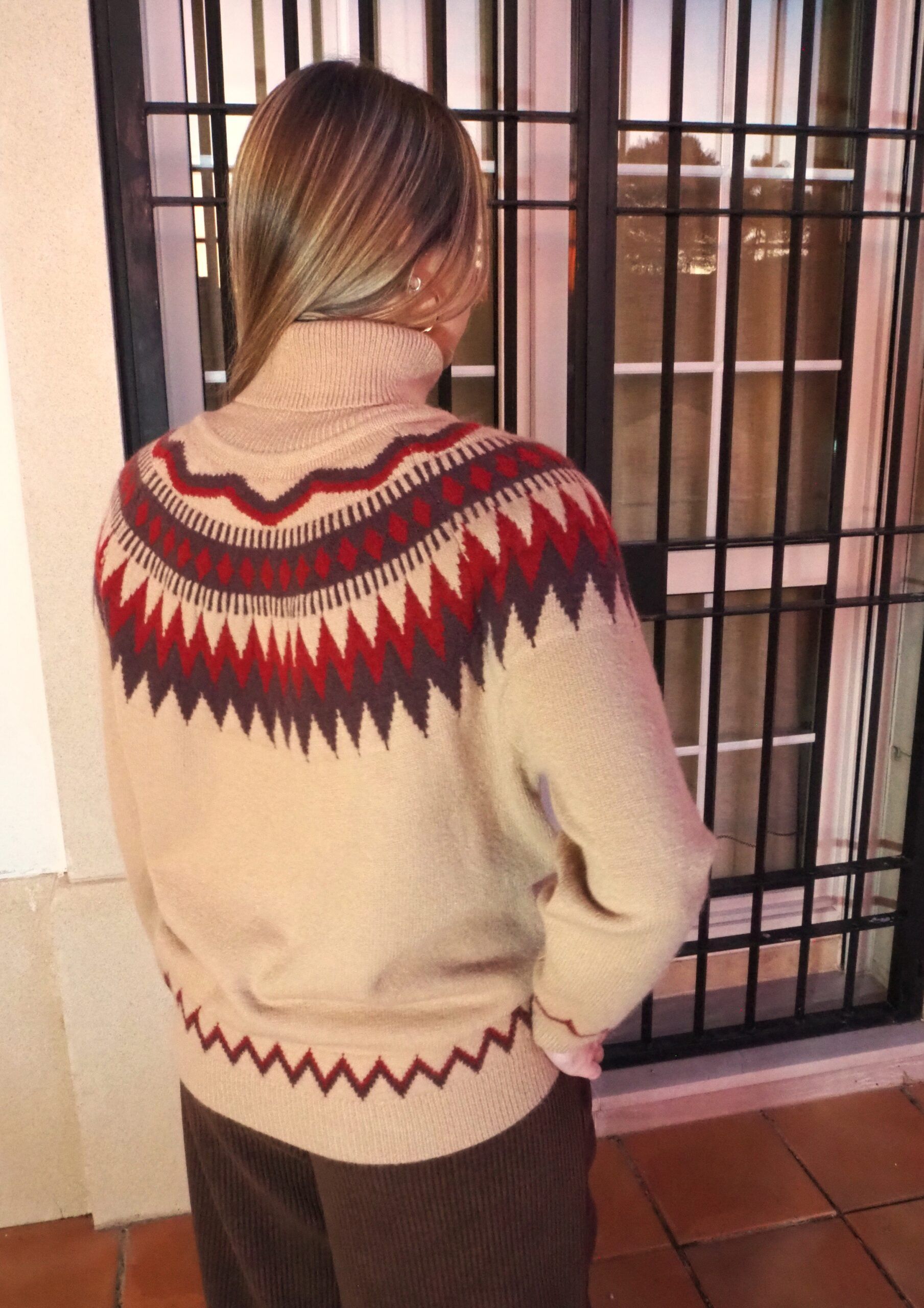 Jersey jacquard de cuello vuelto para mujer - Imagen 2