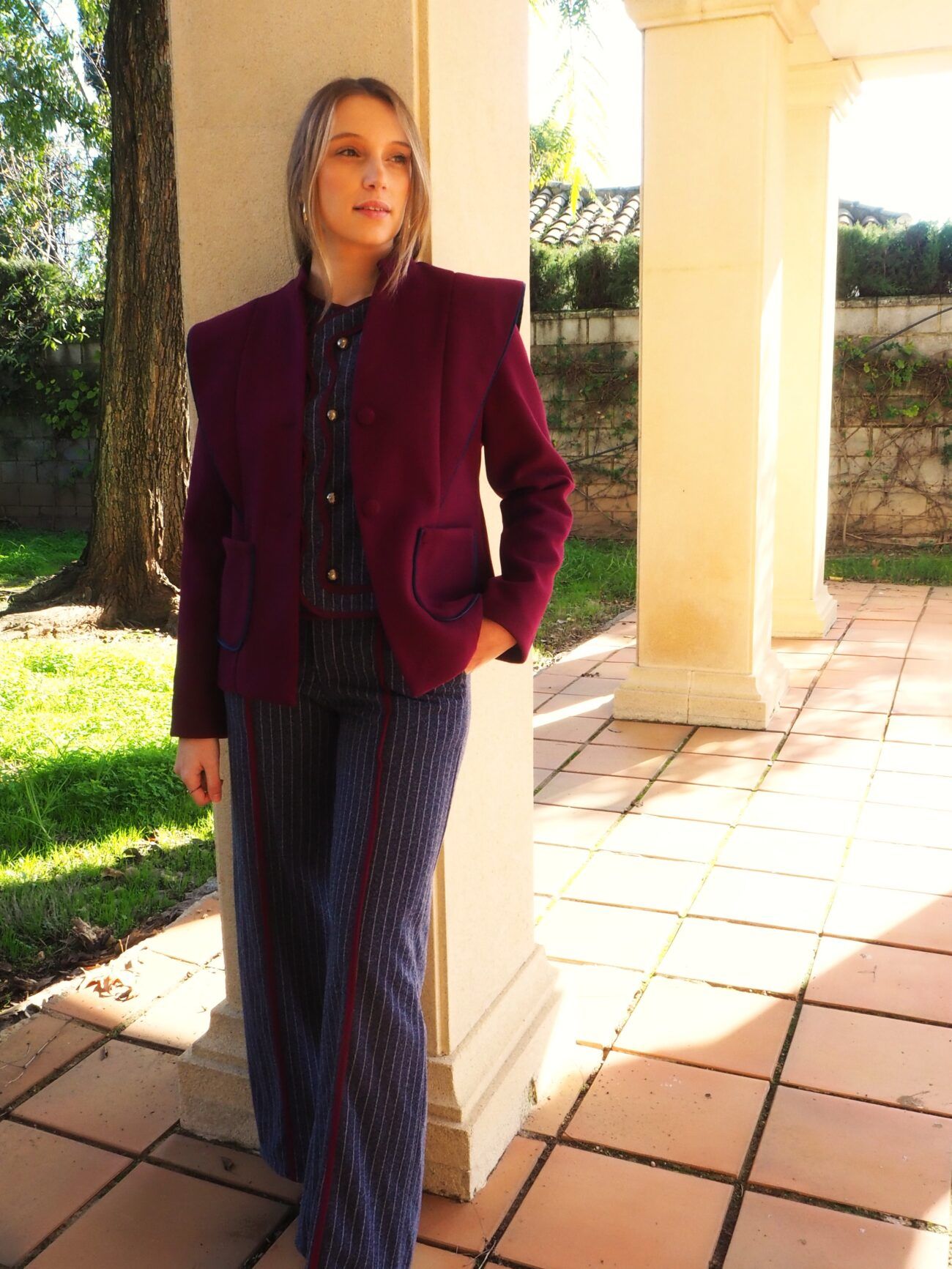 Chaqueta capa de paño con vivos terciopelo mujer