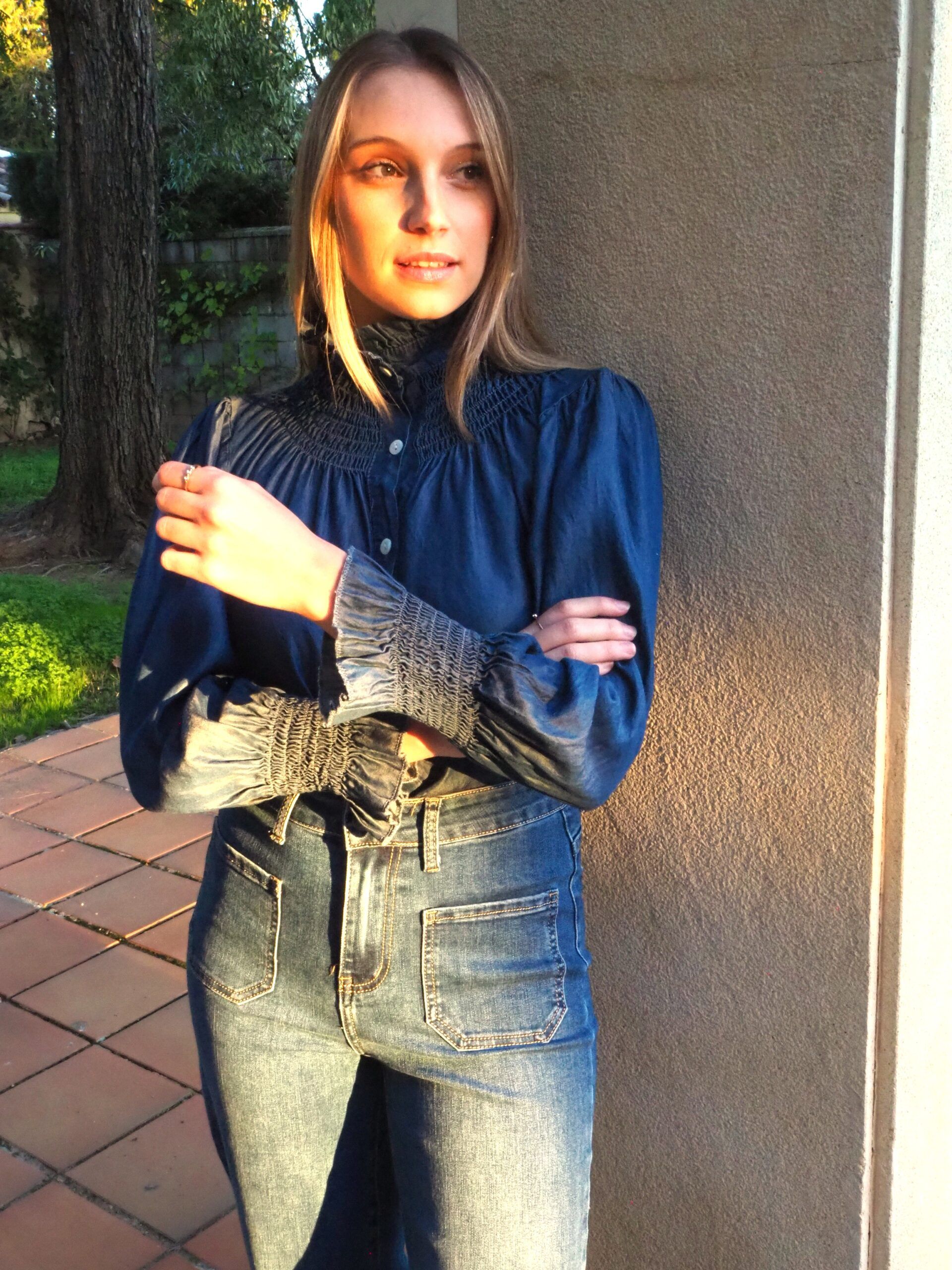 Blusa vaquera cuello alzado y manga abullonada mujer - Imagen 4