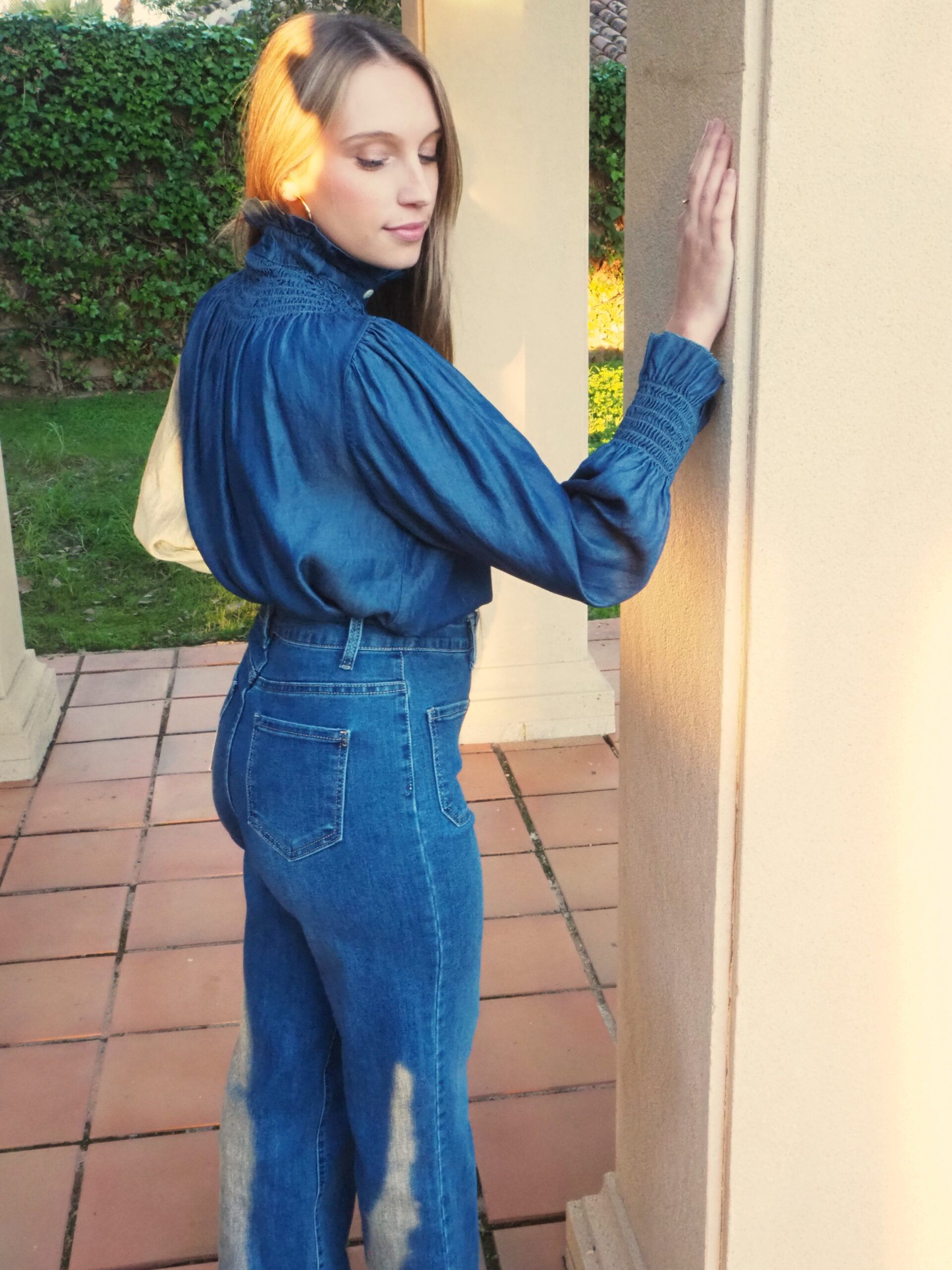 Blusa vaquera cuello alzado y manga abullonada mujer - Imagen 2