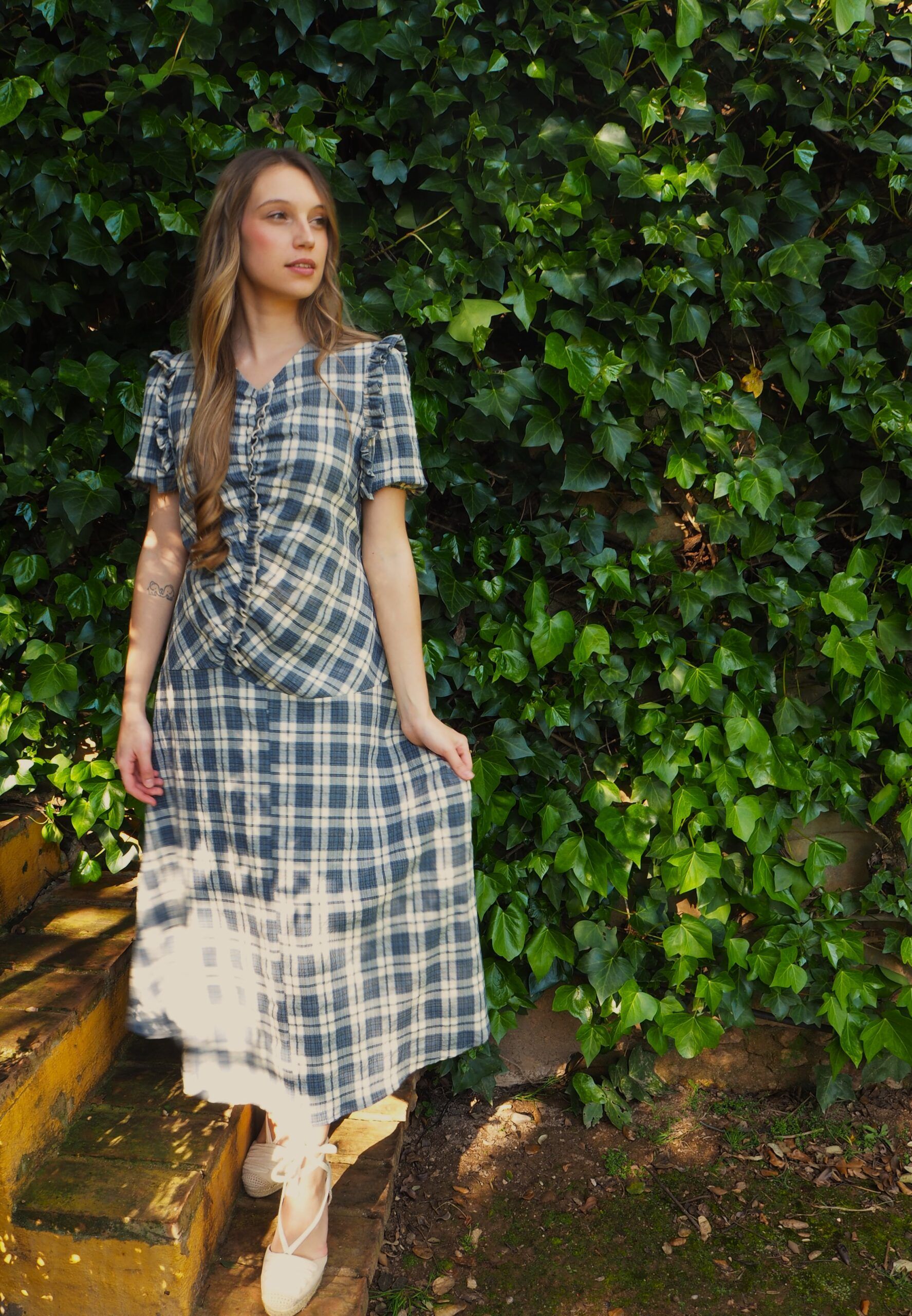 Vestido drapeado de cuadros asimétrico mujer - Imagen 11