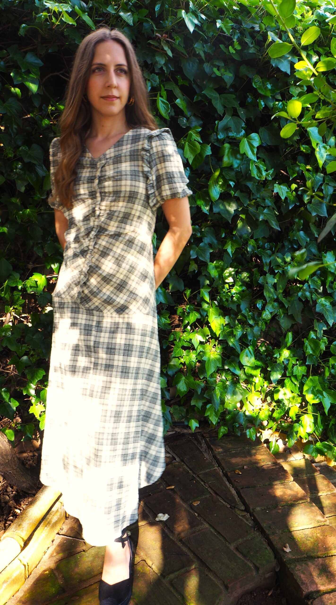 Vestido drapeado de cuadros asimétrico mujer - Imagen 9