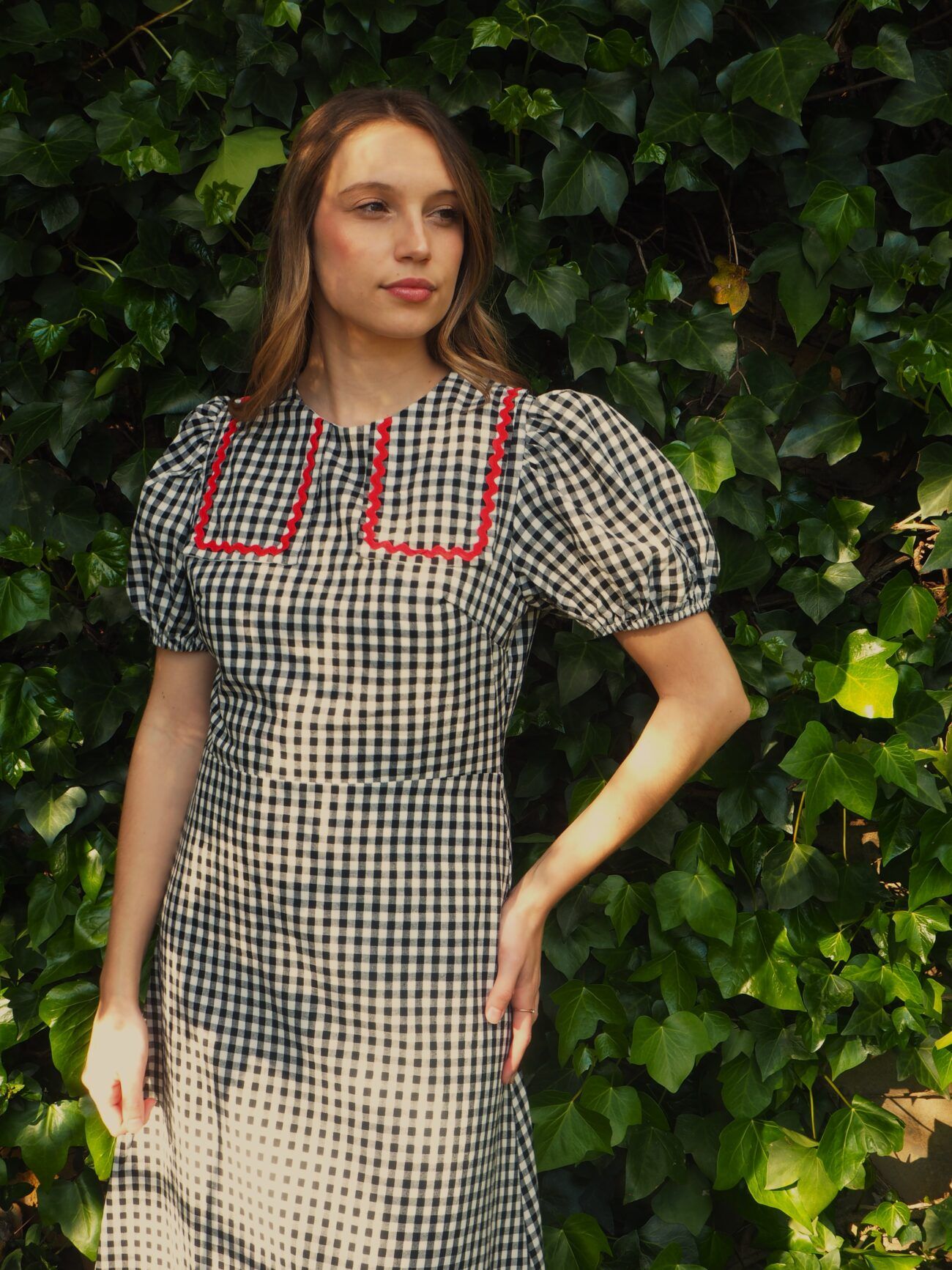Vestido midi estampado vichy cuello bebé y manga farol mujer