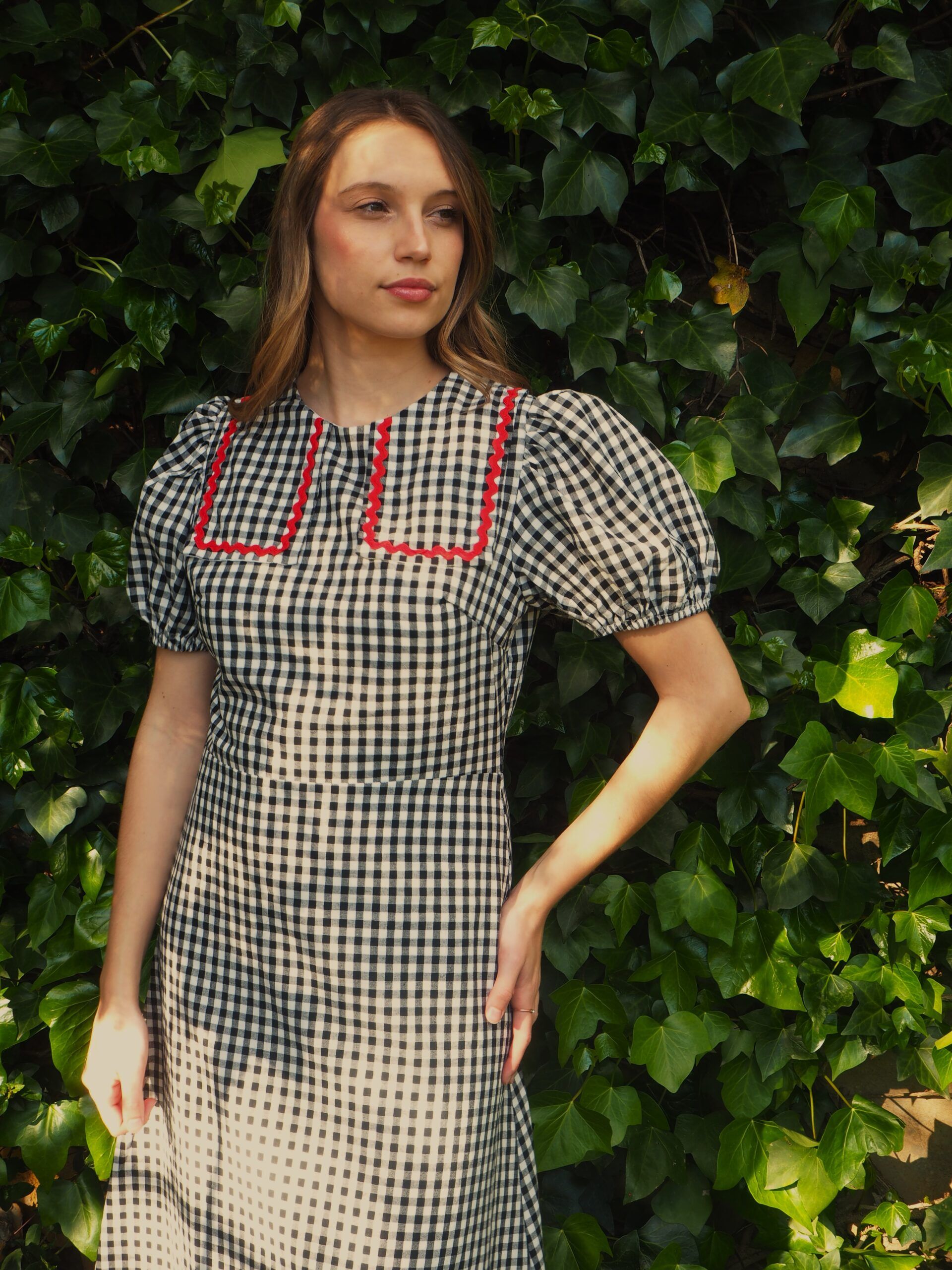 Vestido midi estampado vichy cuello bebé y manga farol mujer