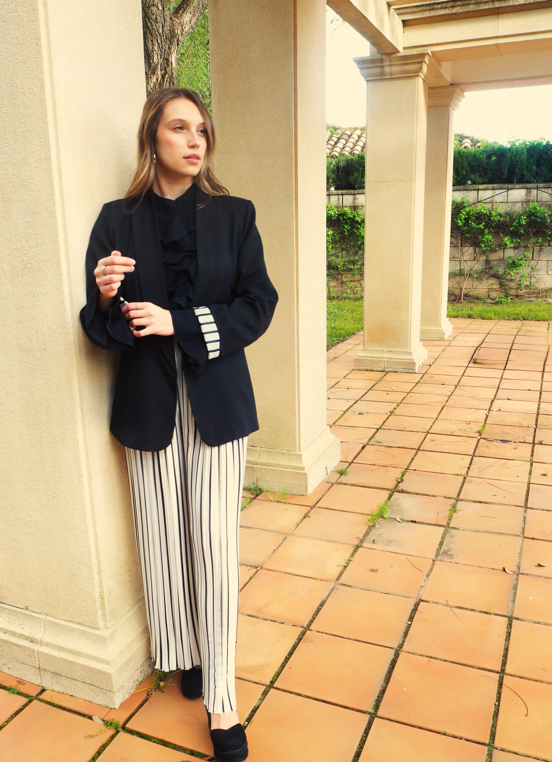 Blazer negra corte recto con solapa y forro de rayas mujer - Imagen 5