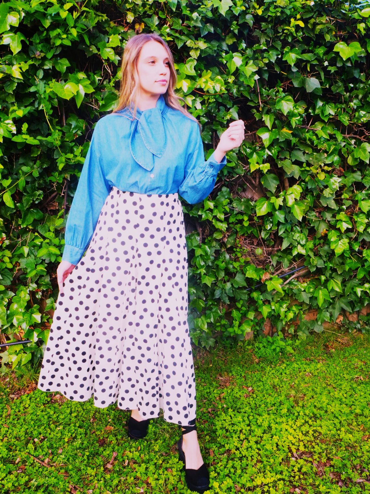 Falda midi blanca de lunares con vuelo mujer