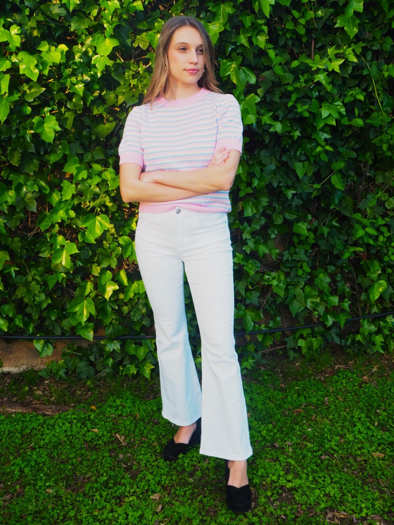 Pantalón vaquero blanco encampanado tiro alto mujer