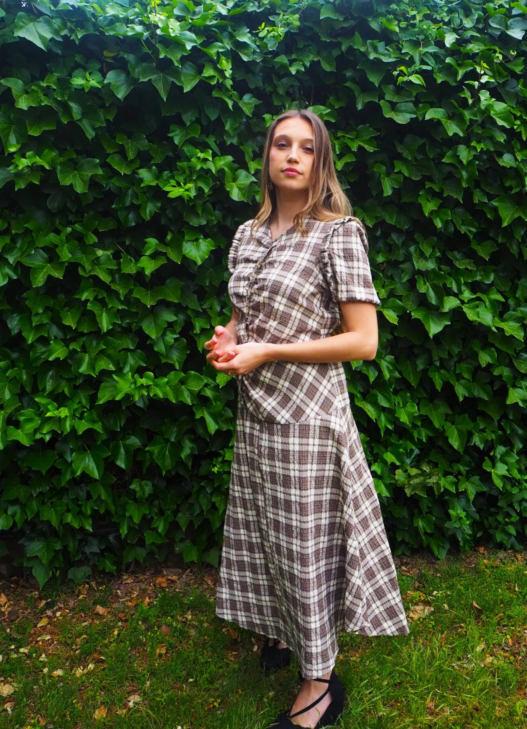 Vestido drapeado de cuadros asimétrico mujer - Imagen 15