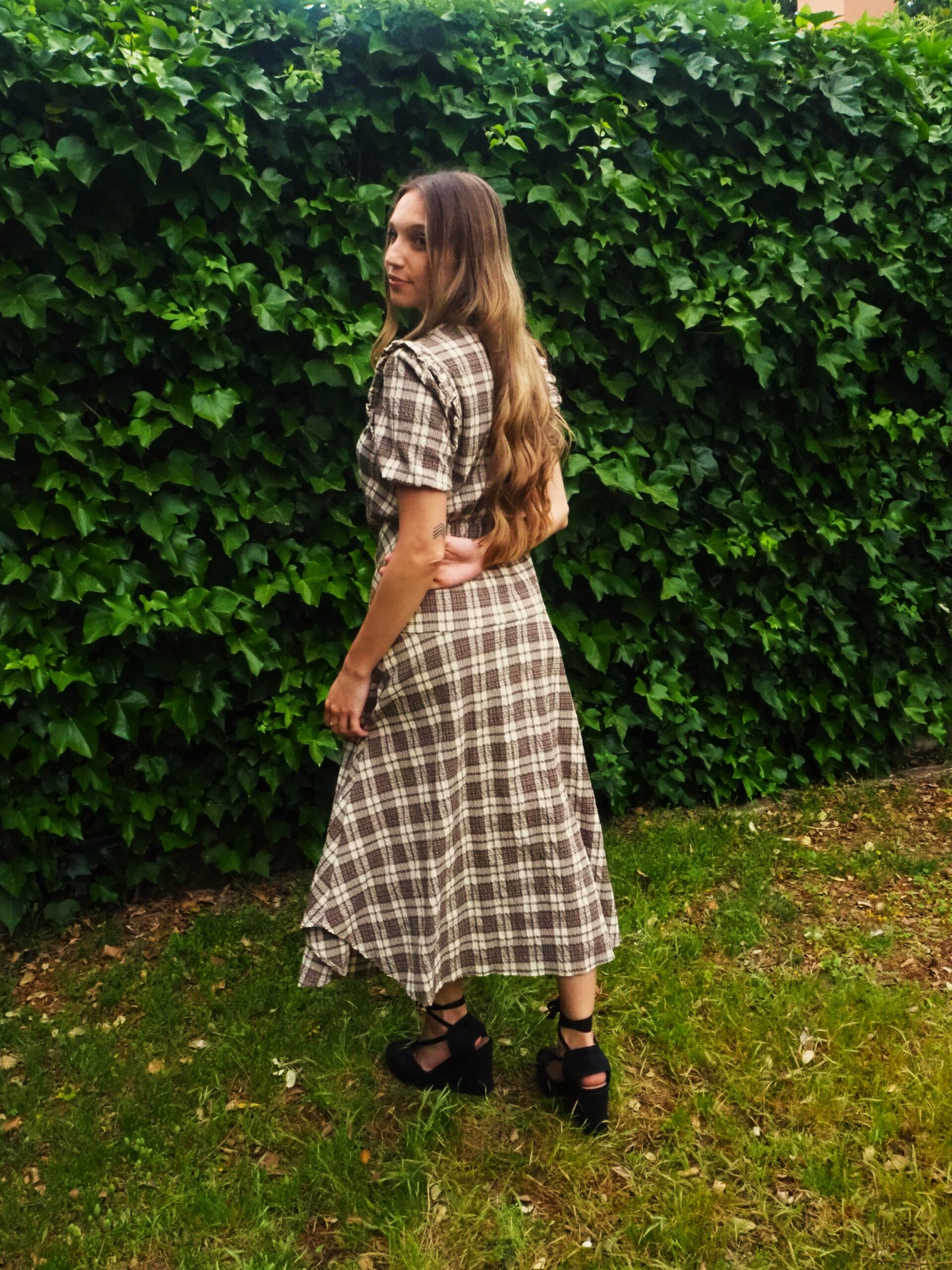 Vestido drapeado de cuadros asimétrico mujer - Imagen 18