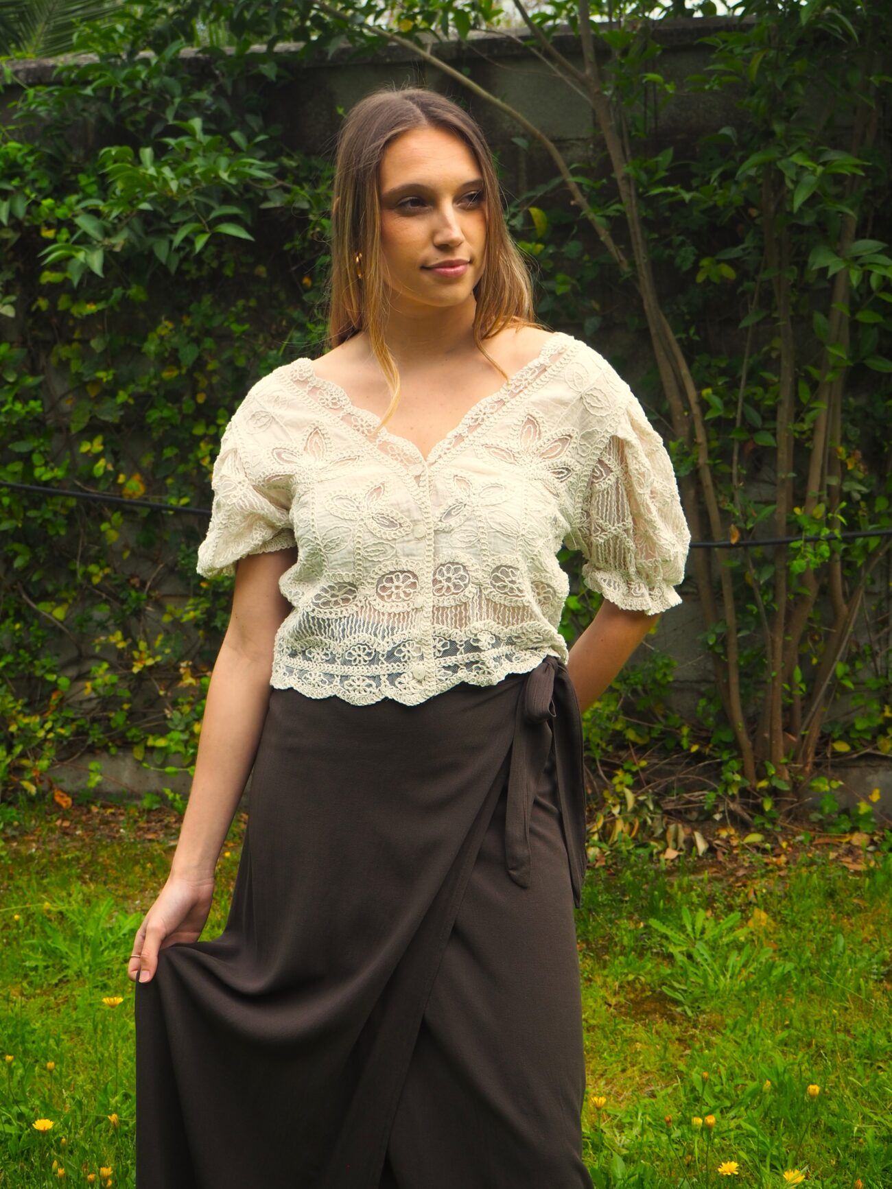Blusa bordada en crochet estilo chaleco mujer