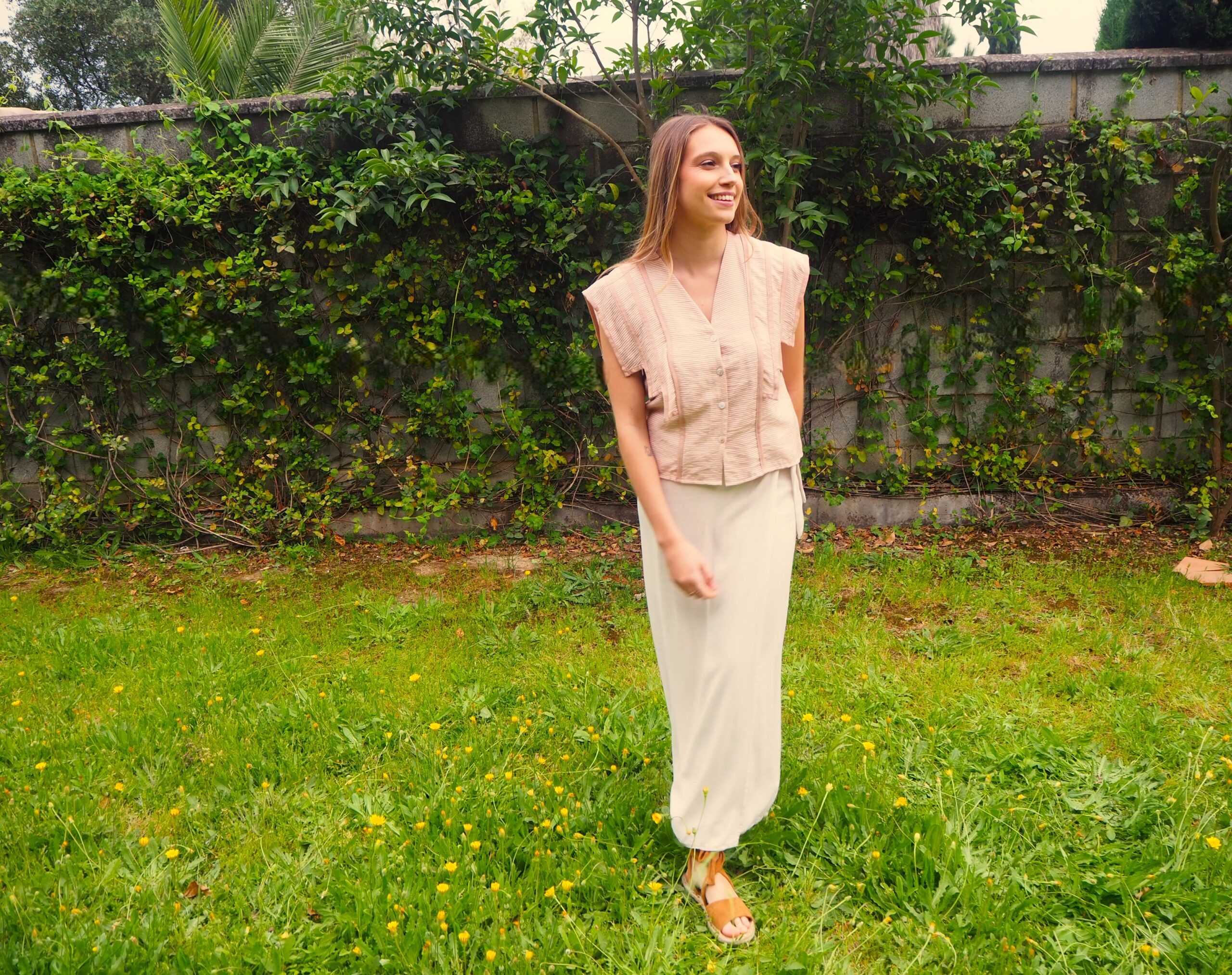 Blusa vichy abotonada con capa beige - Imagen 2