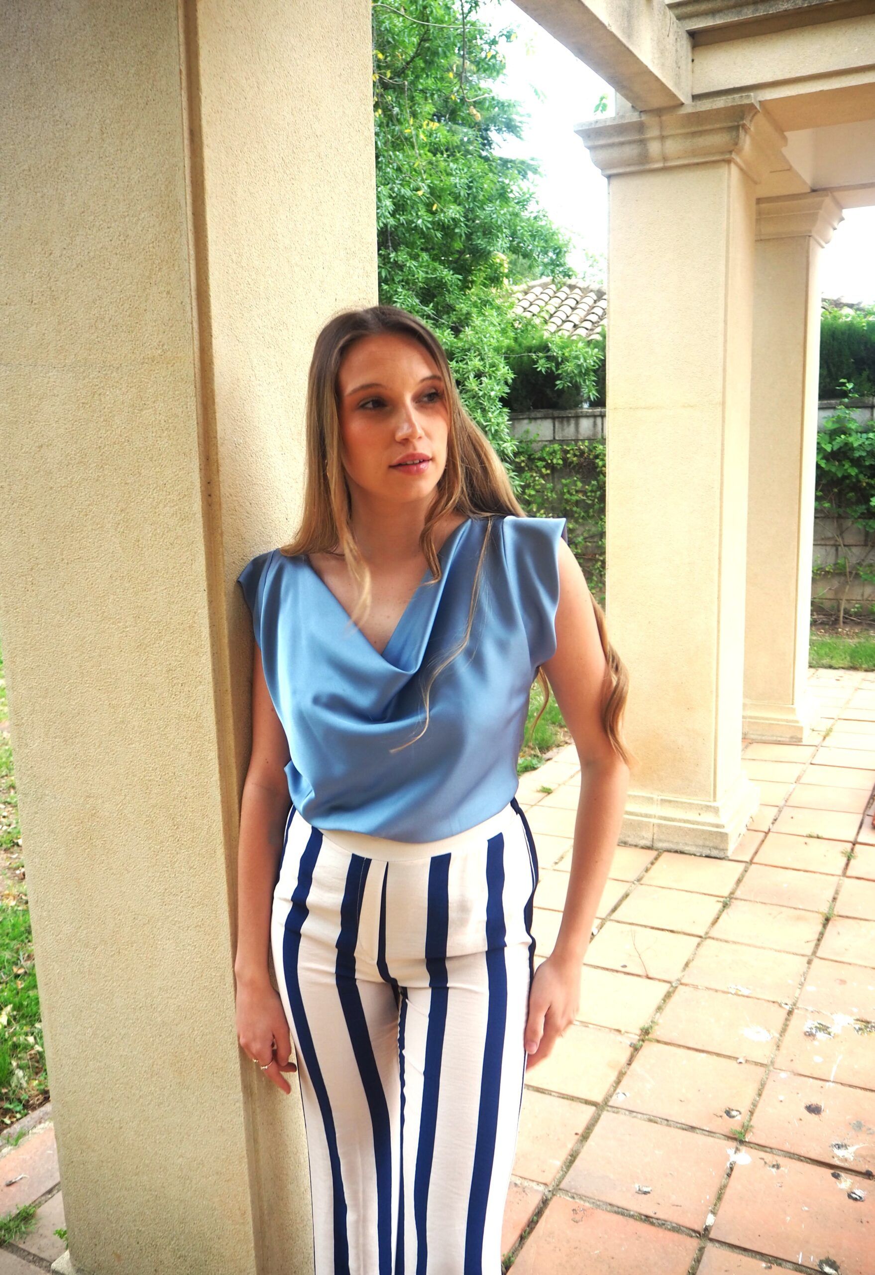 Blusa satinada cuello caído y manga sisa mujer - Imagen 4