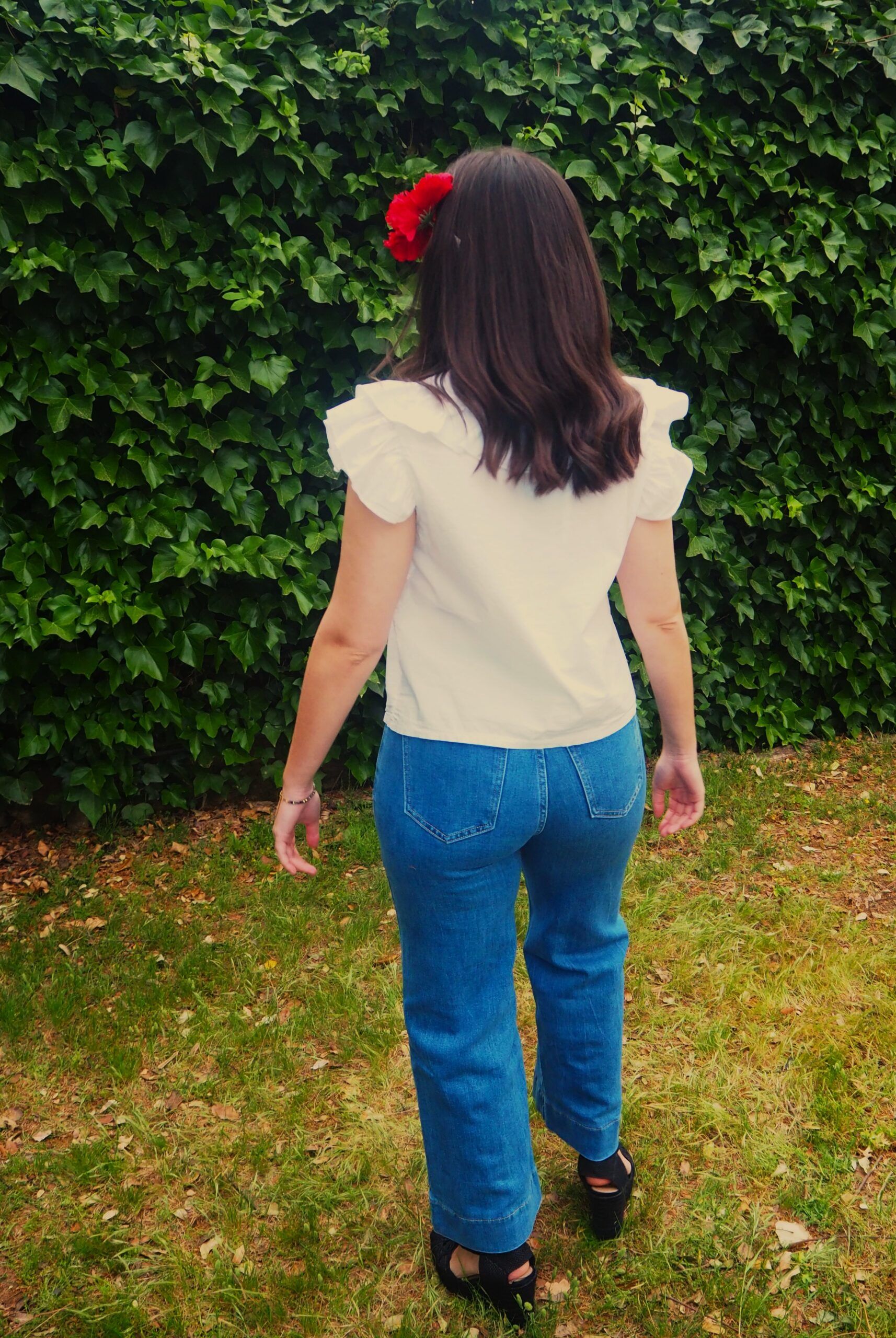Blusa sisa abotonada con volante cuello y hombro blanca - Imagen 5