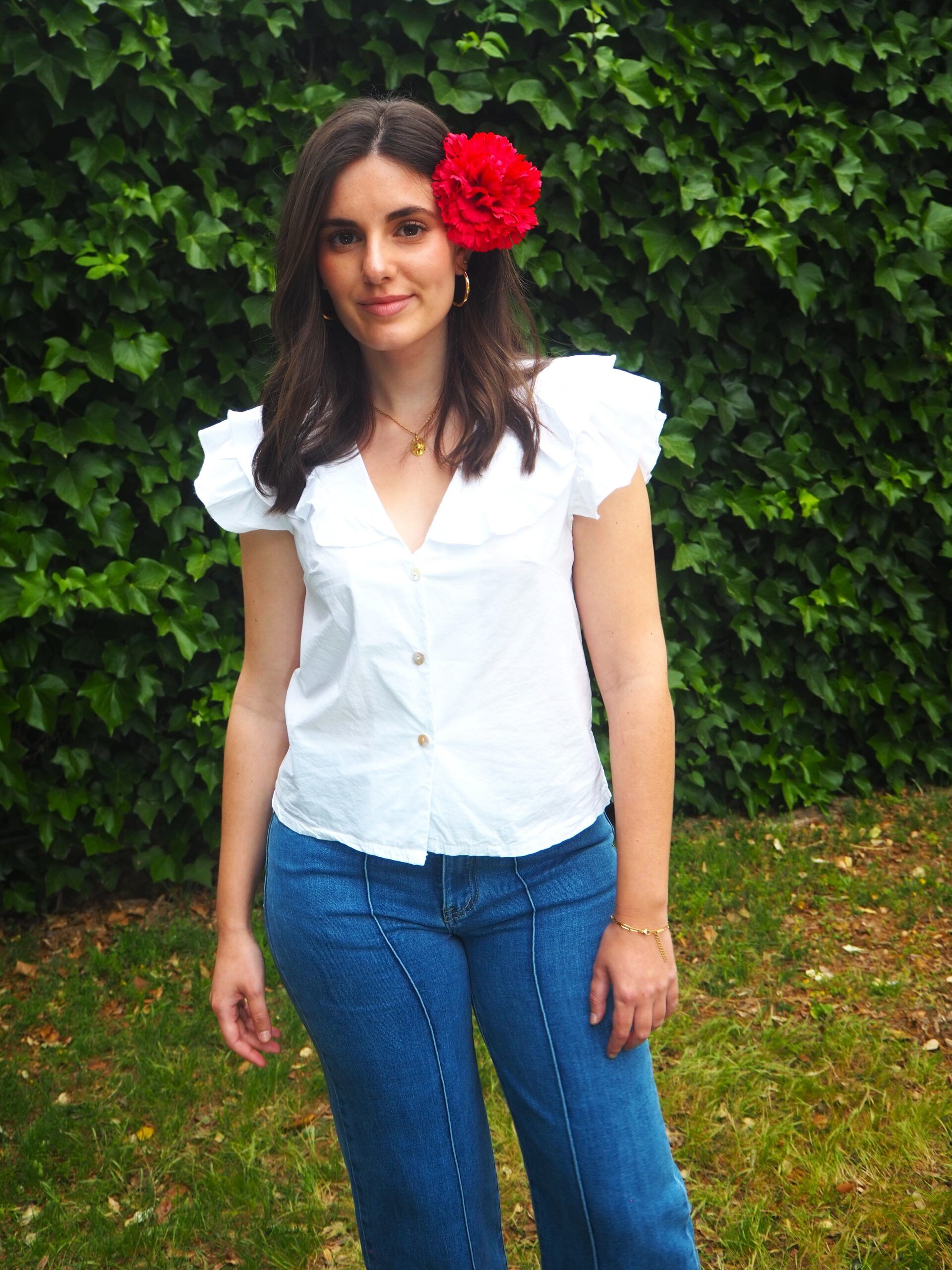 Blusa sisa abotonada con volante cuello y hombro blanca - Imagen 4