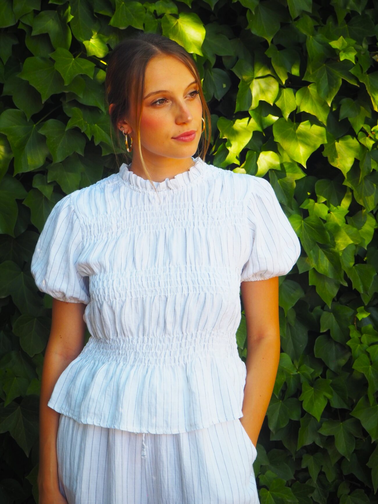 Blusa raya diplomática nido de abeja elástico de manga corta de lino
