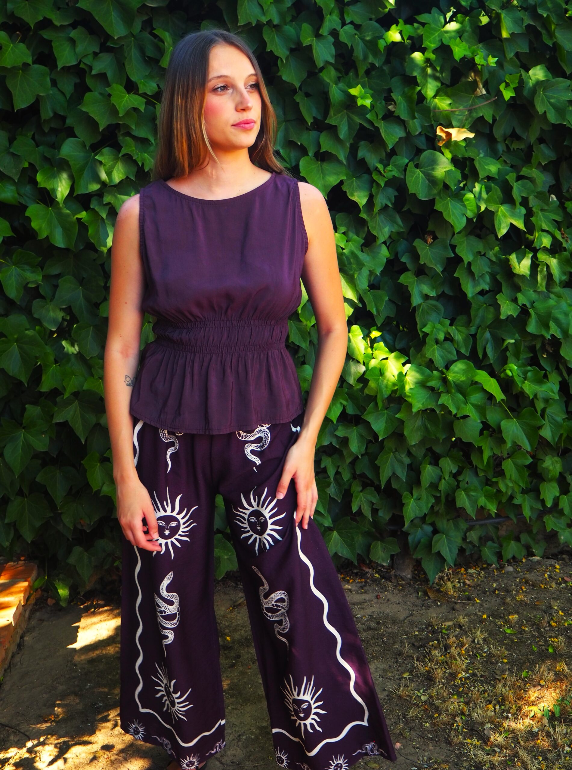 Pantalón recto de tiro alto venus morado