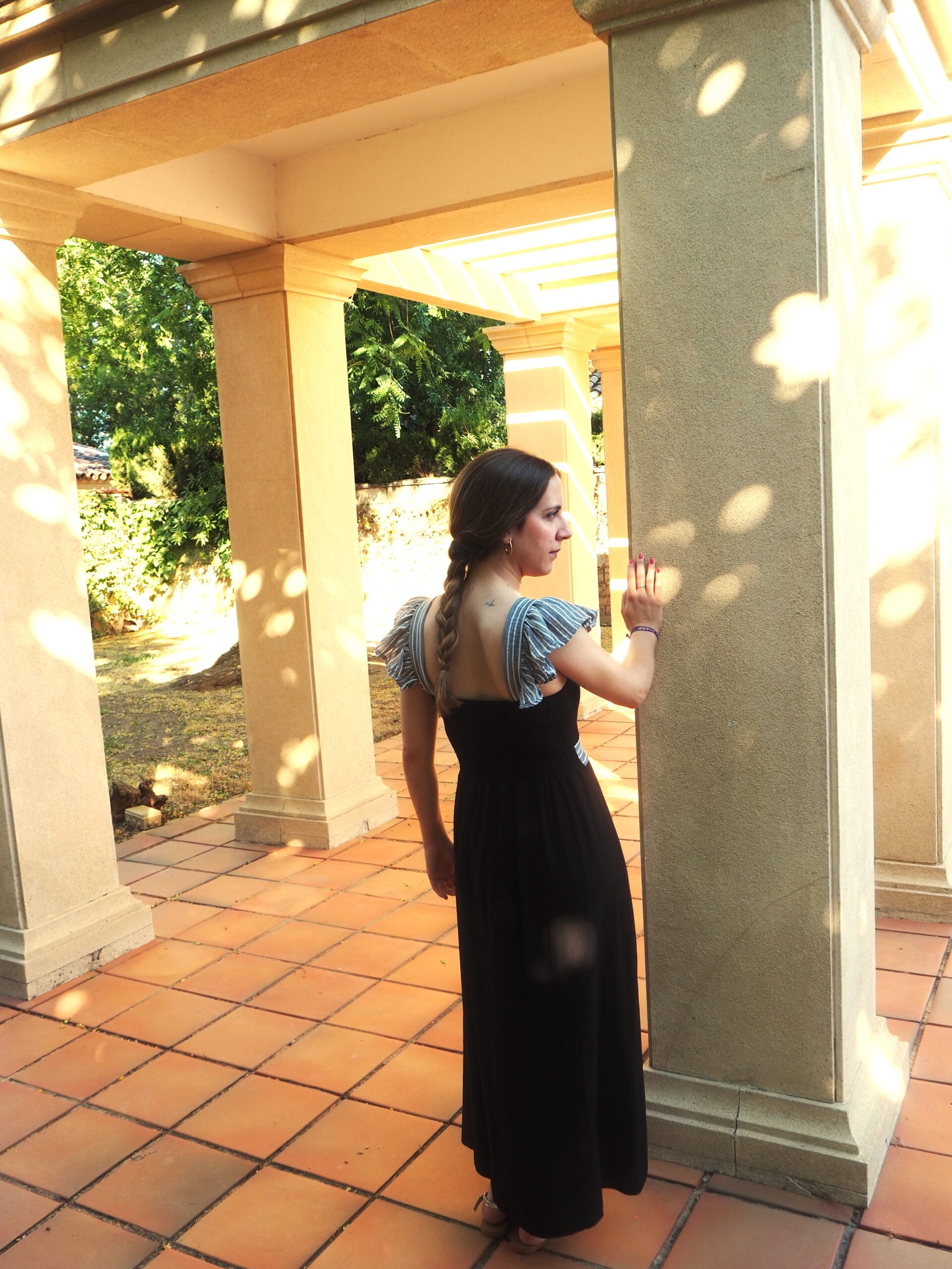 Vestido midi negro de tirantes con volantito y entallado mujer - Imagen 5