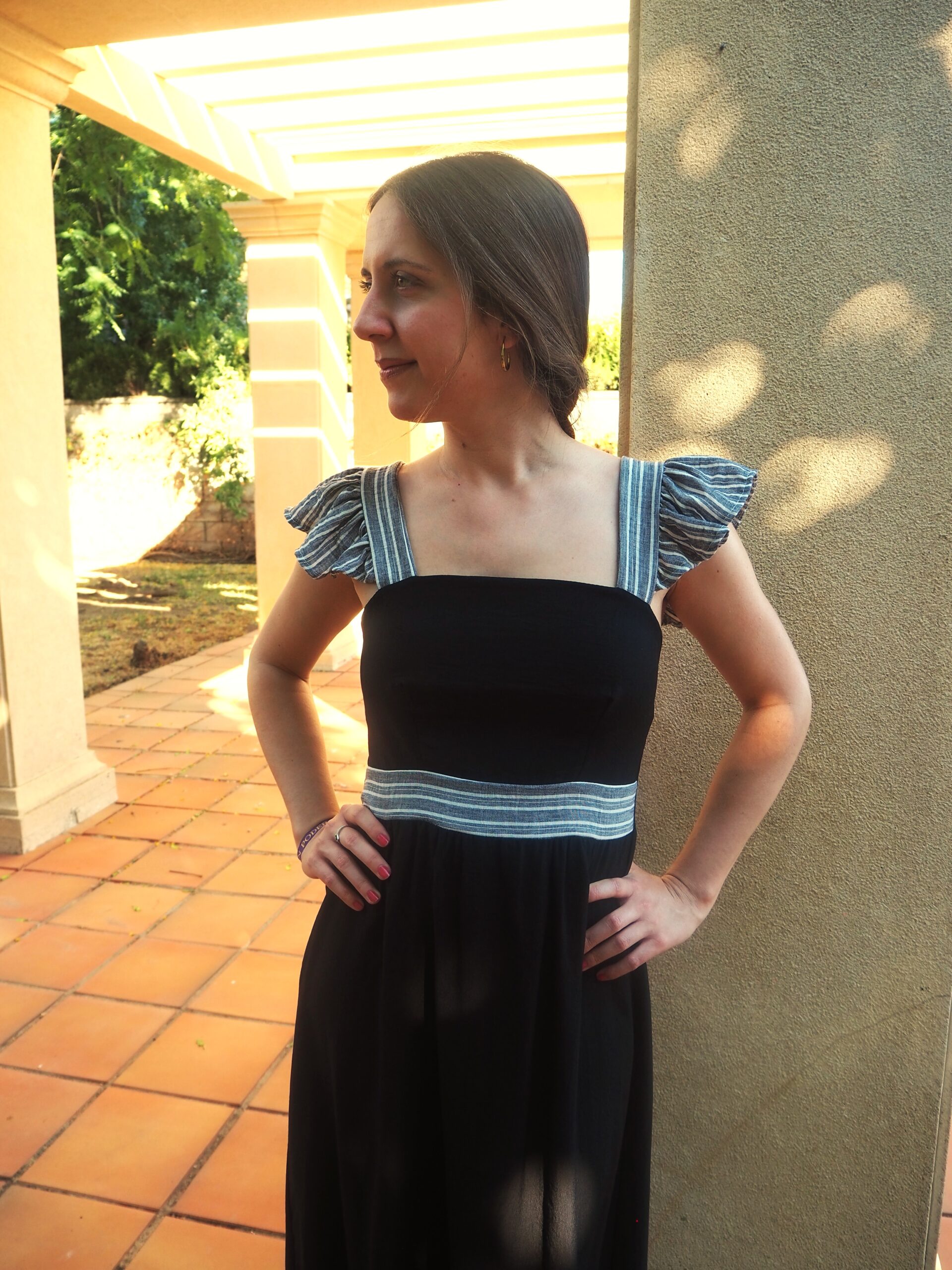 Vestido midi negro de tirantes con volantito y entallado mujer - Imagen 4