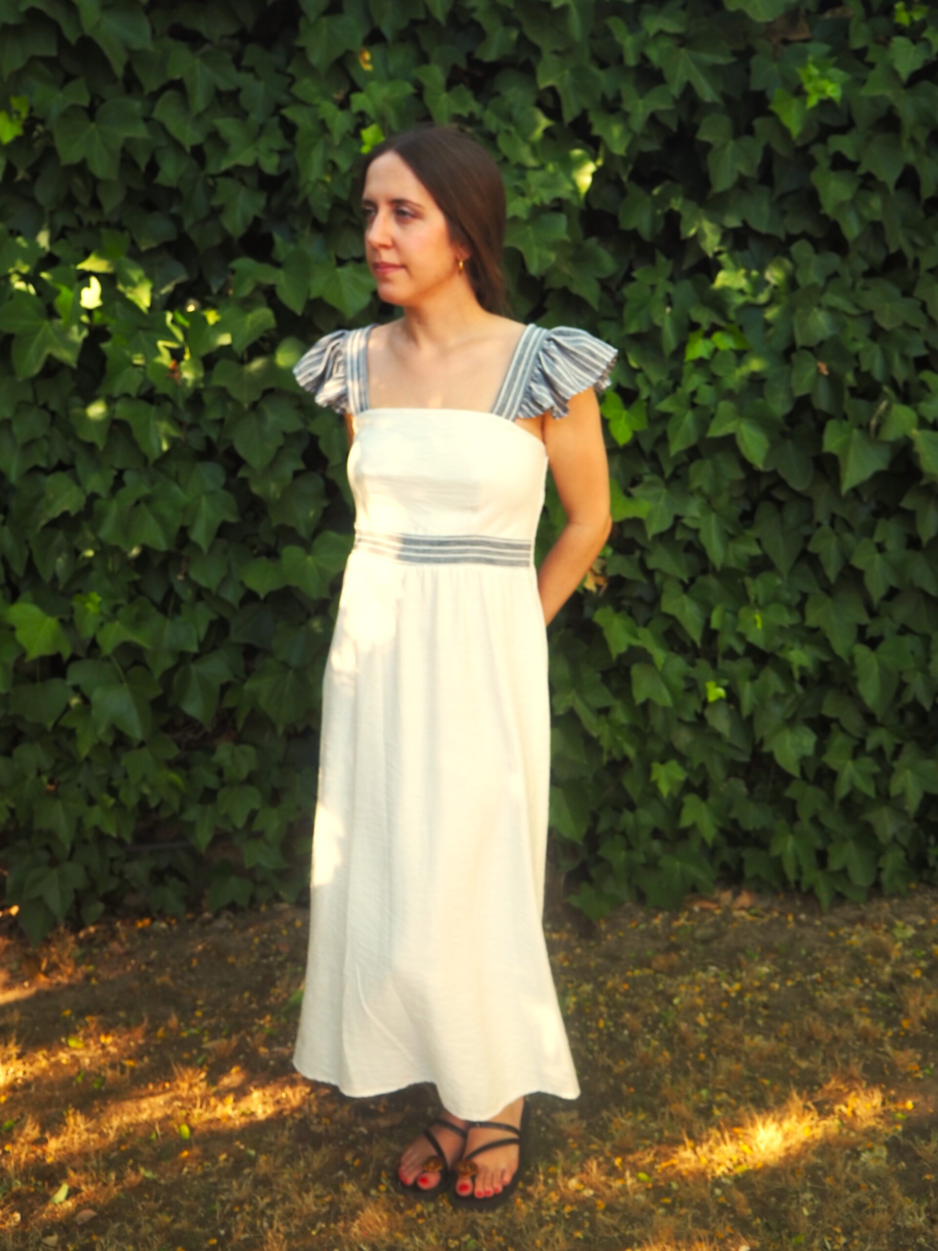 Vestido midi blanco de tirantes con volantito y entallado mujer - Imagen 5