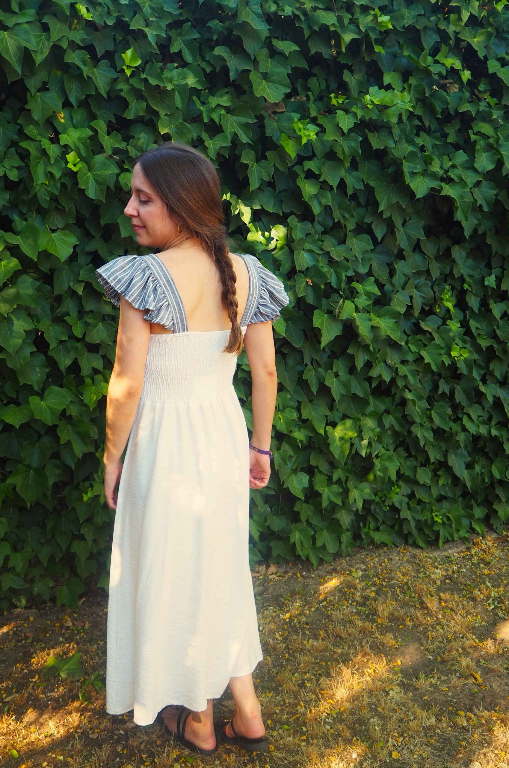 Vestido midi blanco de tirantes con volantito y entallado mujer - Imagen 3